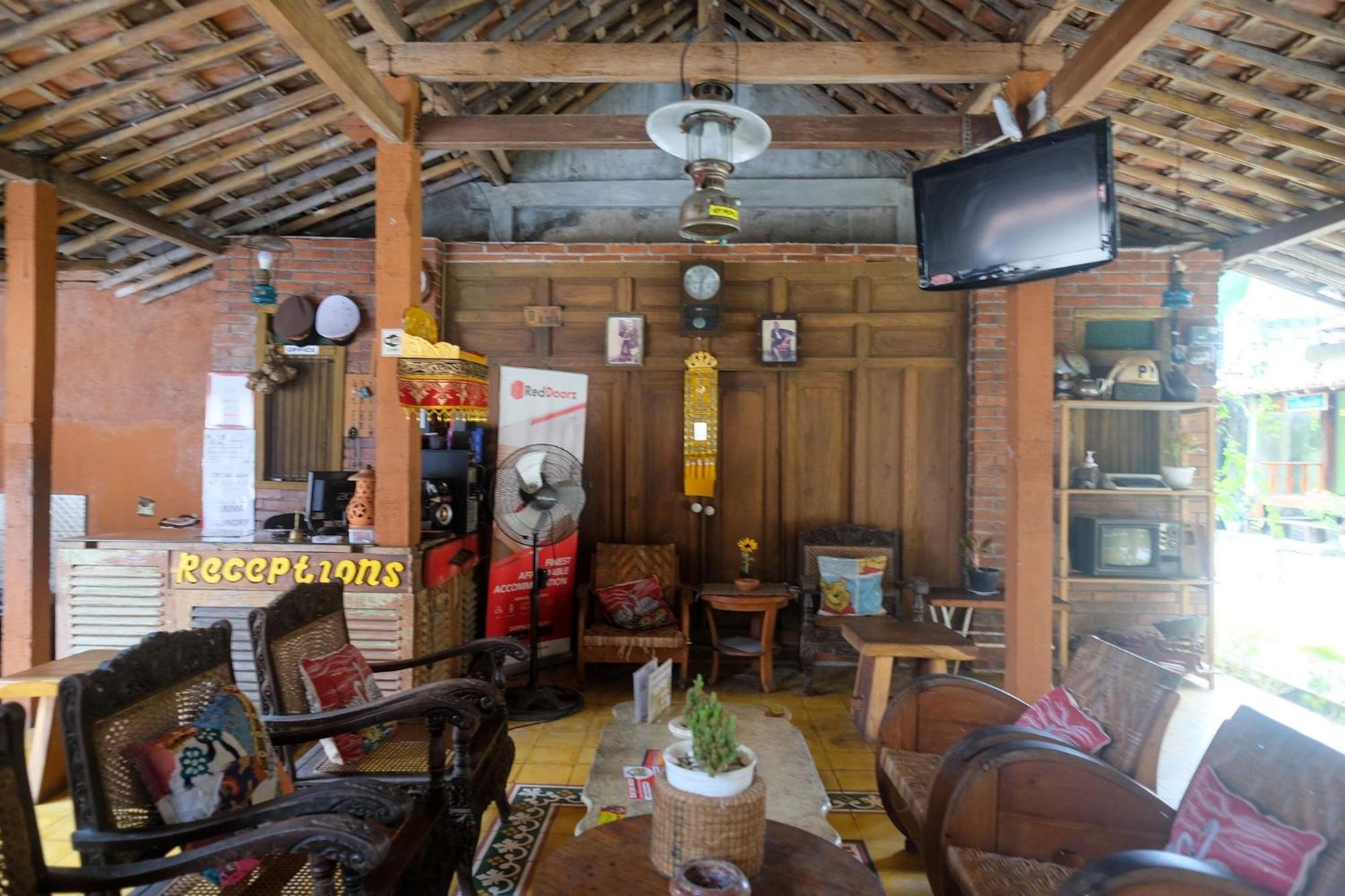 RedDoorz Syariah near Akmil Magelang, Magelang - 10