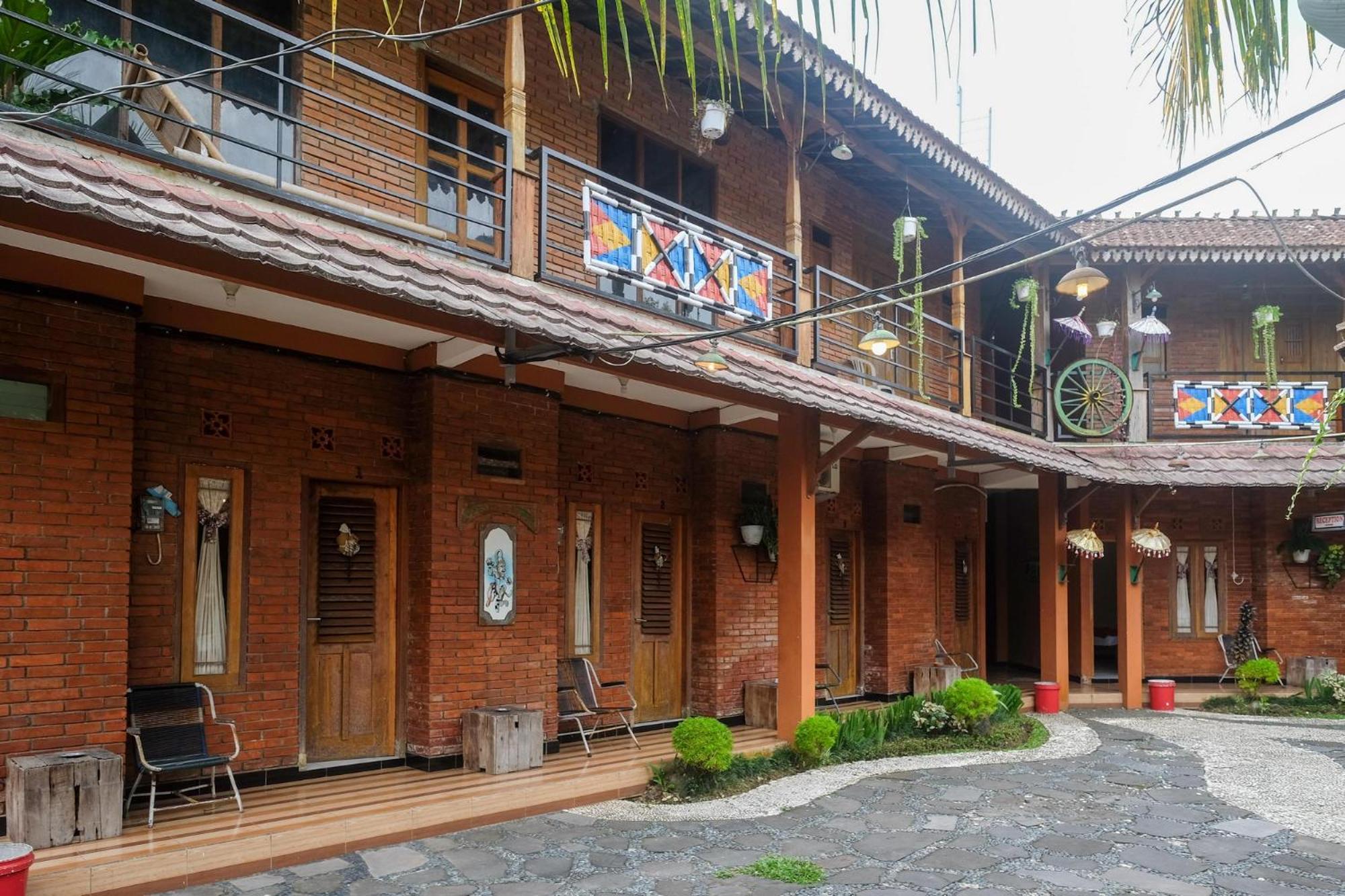 RedDoorz Syariah near Akmil Magelang, Magelang - 15