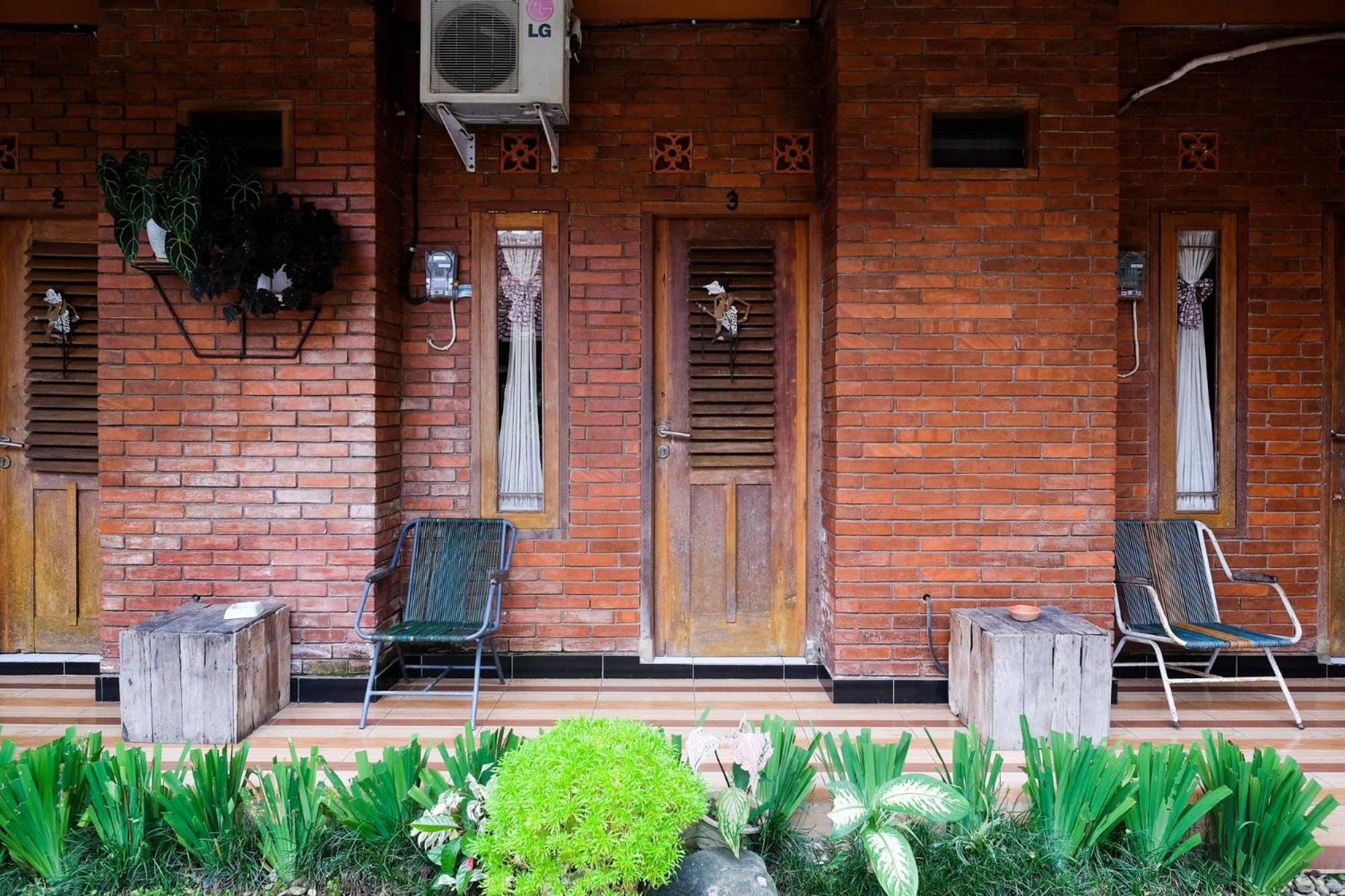 RedDoorz Syariah near Akmil Magelang, Magelang - 14