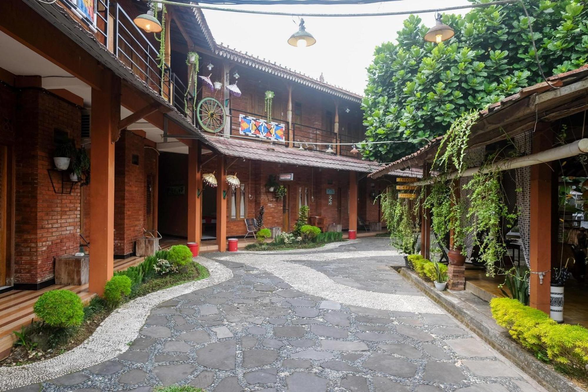 RedDoorz Syariah near Akmil Magelang