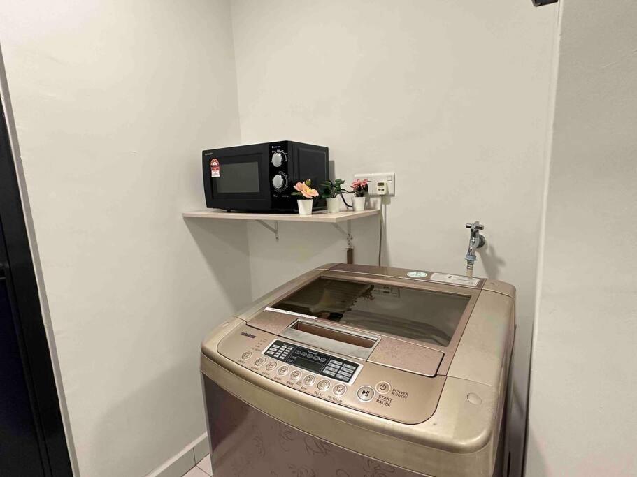 LM HomeyB 3BR Coastline Family Suite for 4-14 Pax with Nexflix & Coway Water Purifier view 3