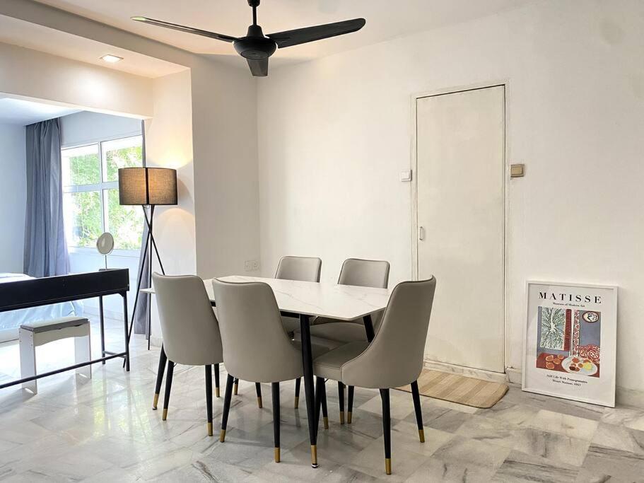 Contemporary studio space by Bangsar MRT