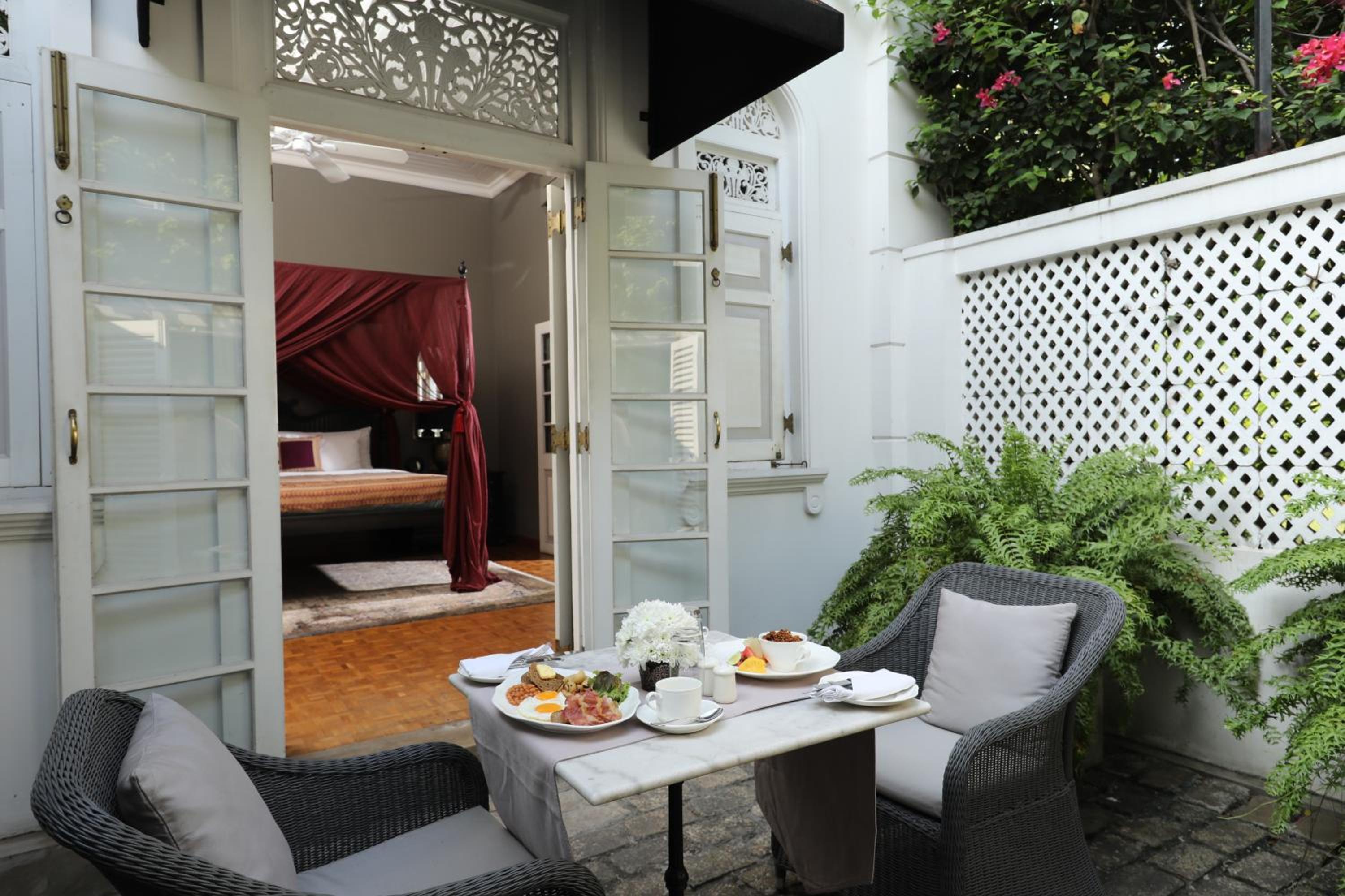 Maniumpathy Hotel