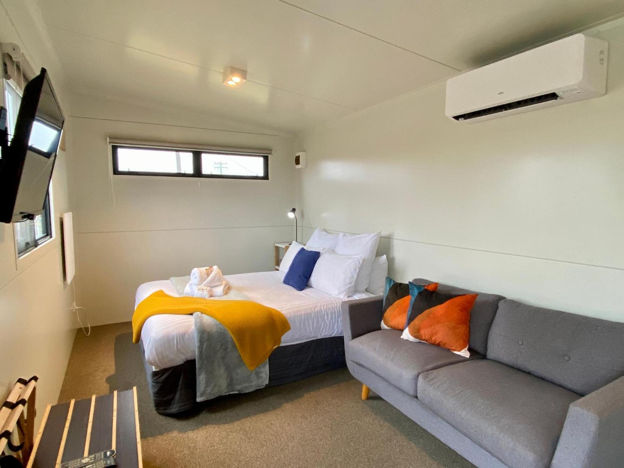 Hotel Stunted Totara, Unit 3 - Image 1