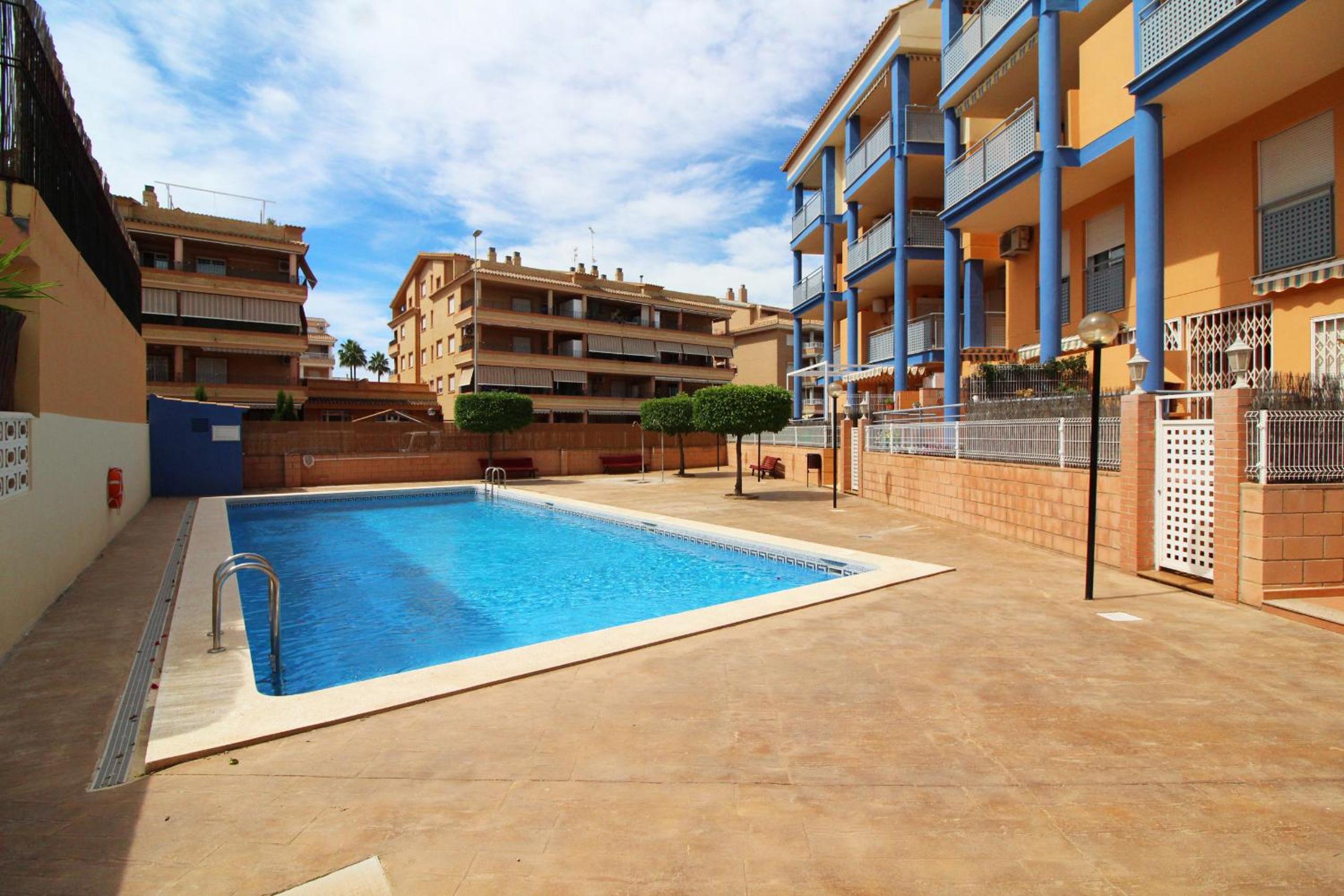 Global Properties, Apartamento con piscina y terraza en Canet playa