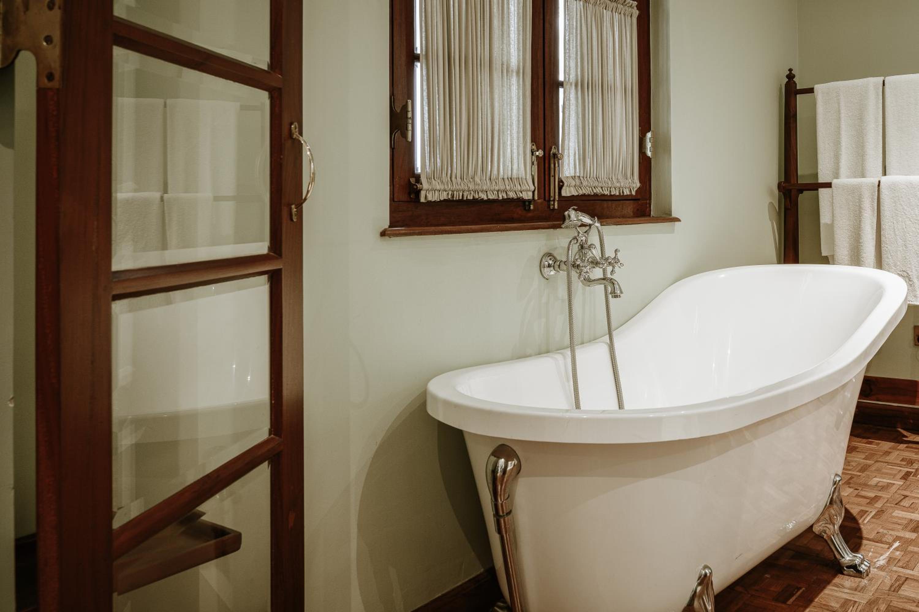 Maniumpathy Hotel