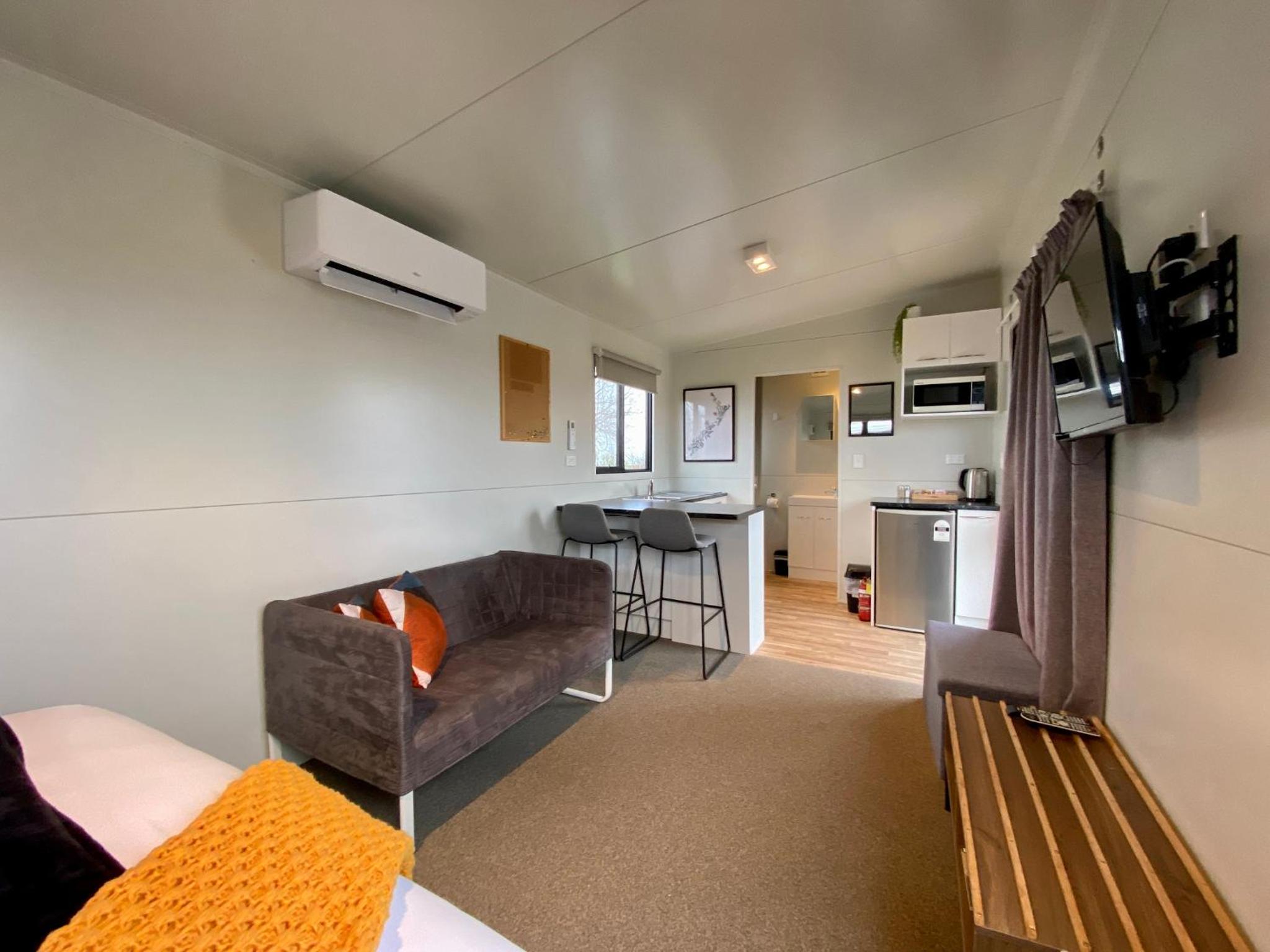 Hotel Stunted Totara, Unit 5 - Image 1