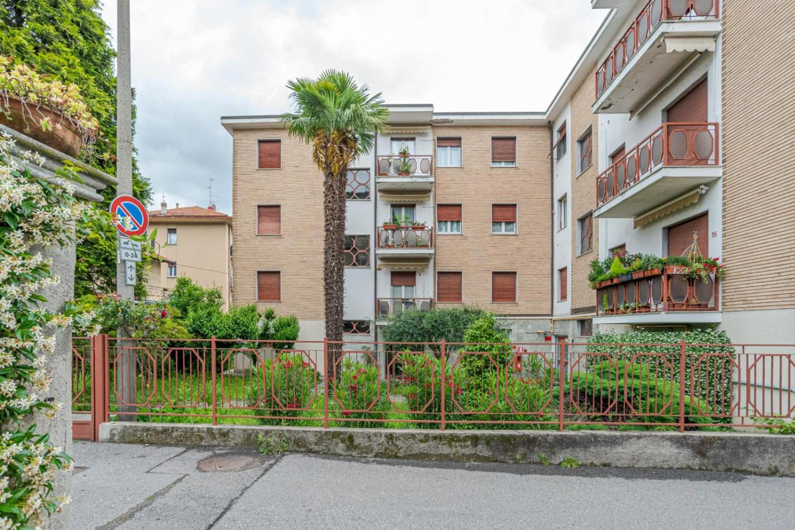 Lovely & Quiet Apartment - with Balcony & Parking photo 3