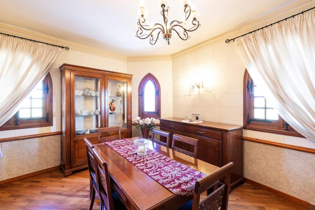 ZER- Spacious House with Terrace and Views