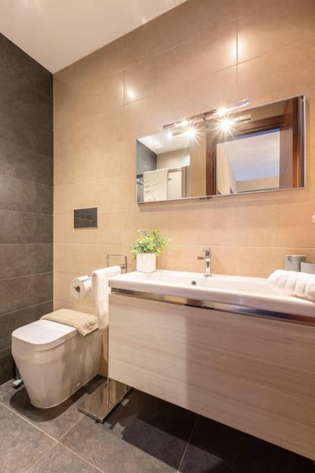 ZER- Spacious House with Terrace and Views