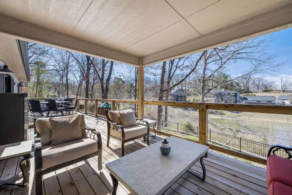 The Fox Den 4BR/3BA- Near HWY 12 Bridge-Lakefront view 2