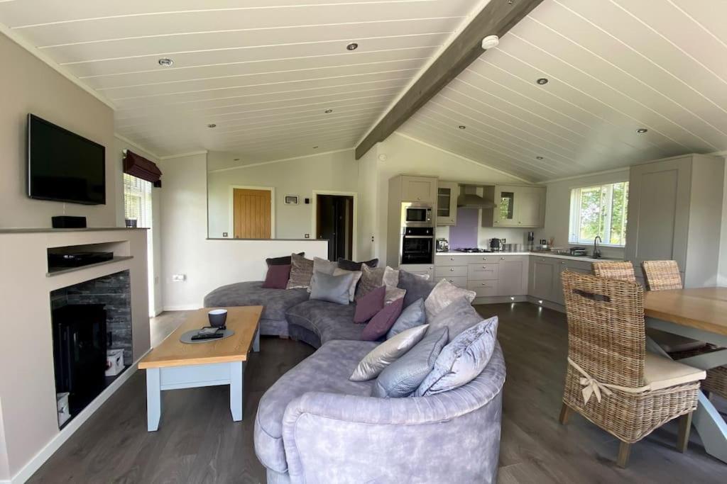 Gorstage Meadows Luxury 2 Bedroom Lodge in Rural Cheshire