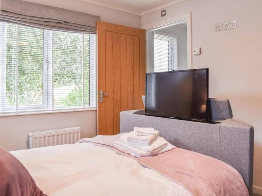 Gorstage Meadows Luxury 2 Bedroom Lodge in Rural Cheshire