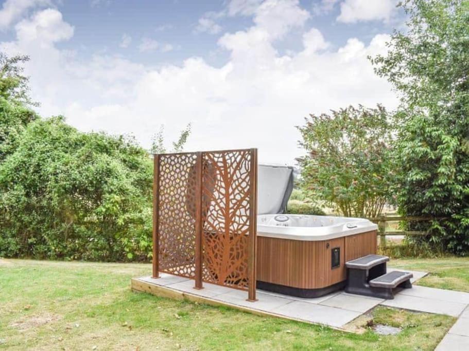 Gorstage Meadows Luxury 2 Bedroom Lodge in Rural Cheshire