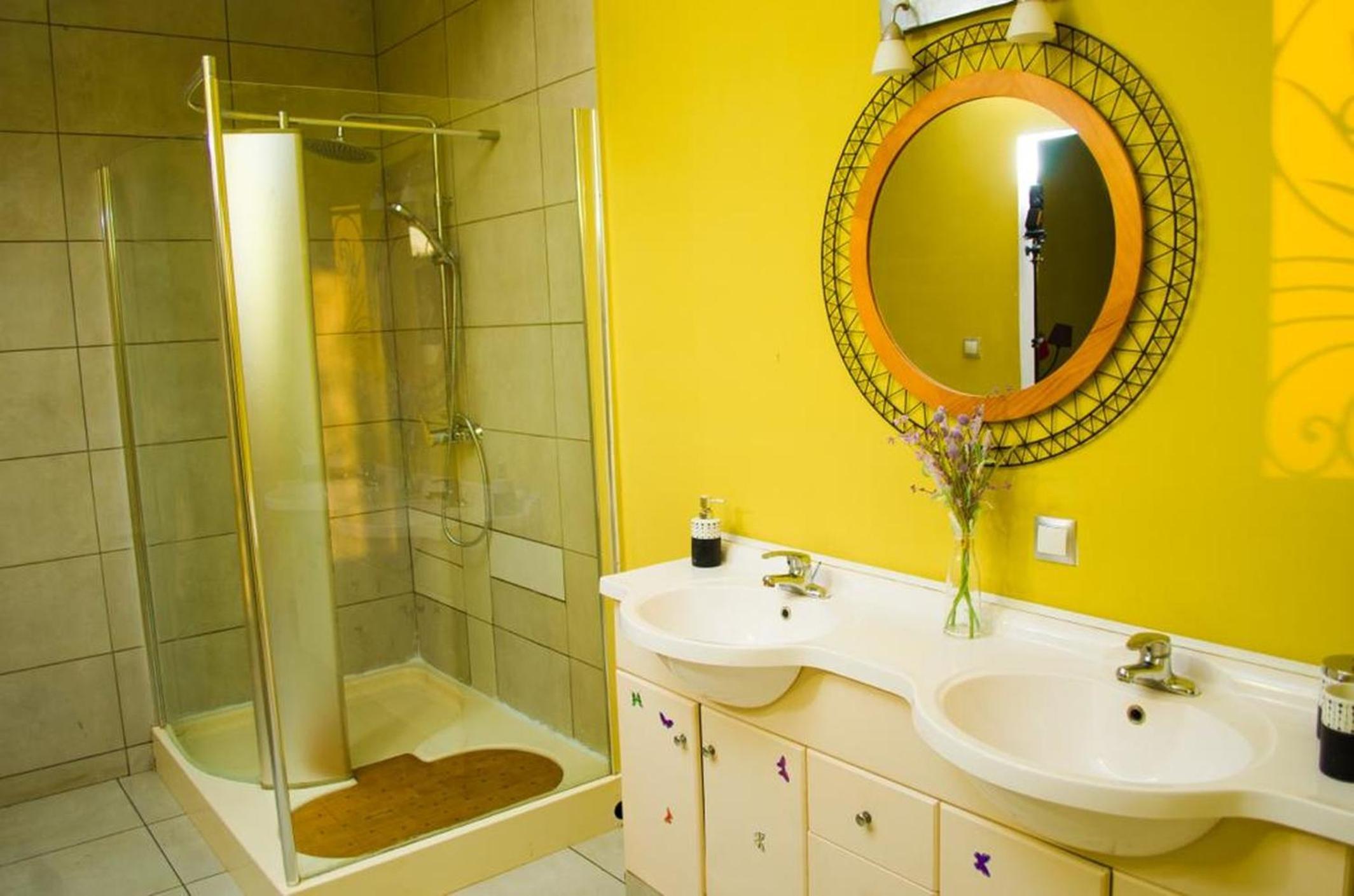 Room in Villa - Comfortable and welcoming Suite with terrace overlooking the lake