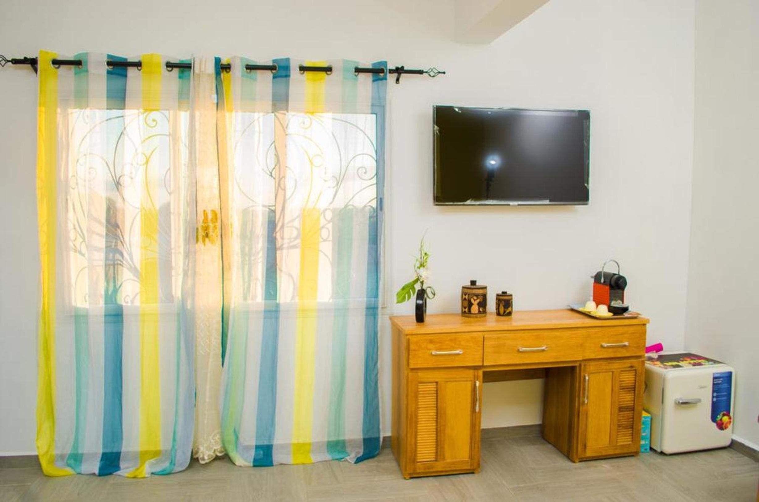 Room in Villa - Comfortable and welcoming Suite with terrace overlooking the lake, photo 14