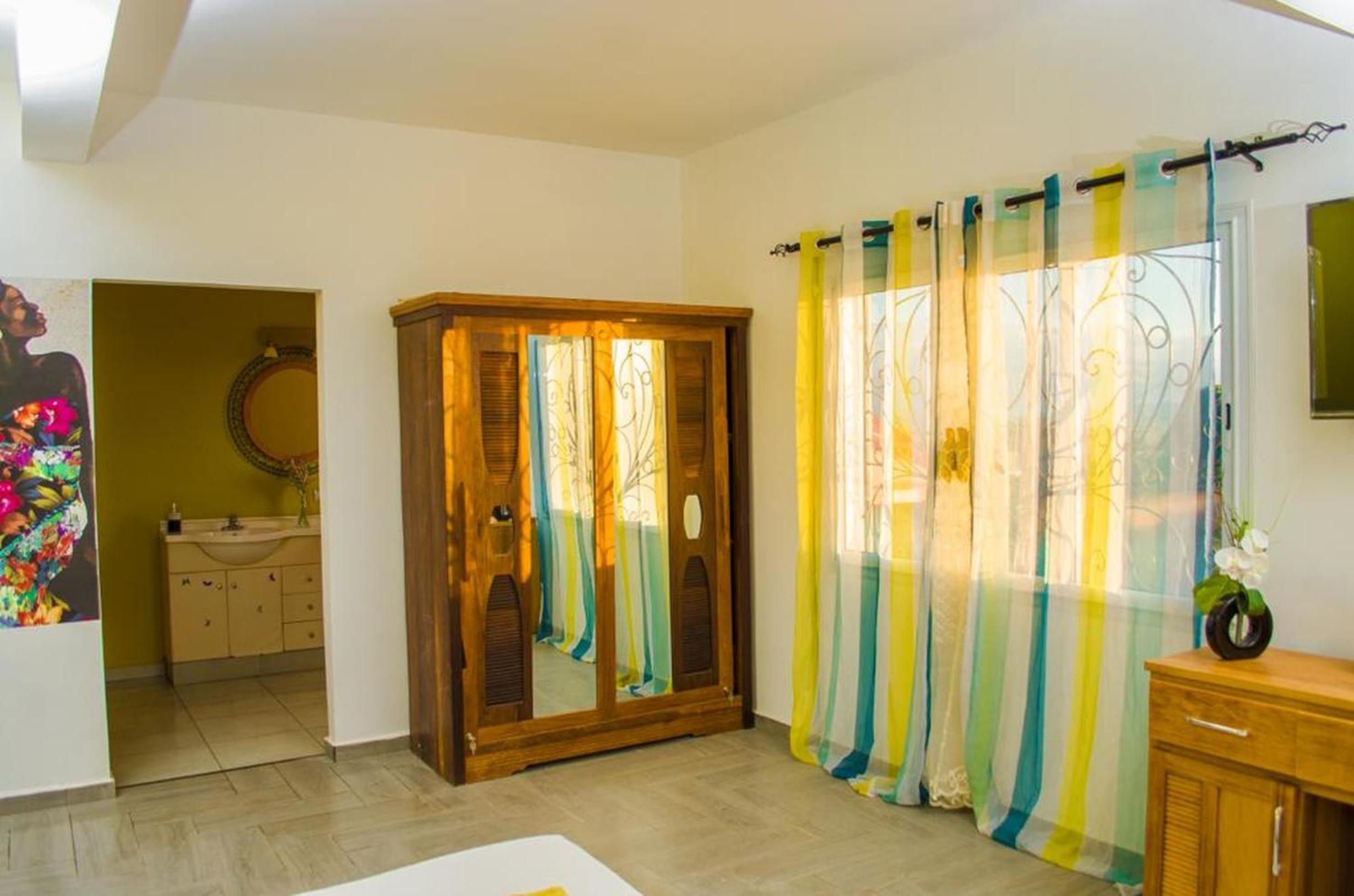 Room in Villa - Comfortable and welcoming Suite with terrace overlooking the lake