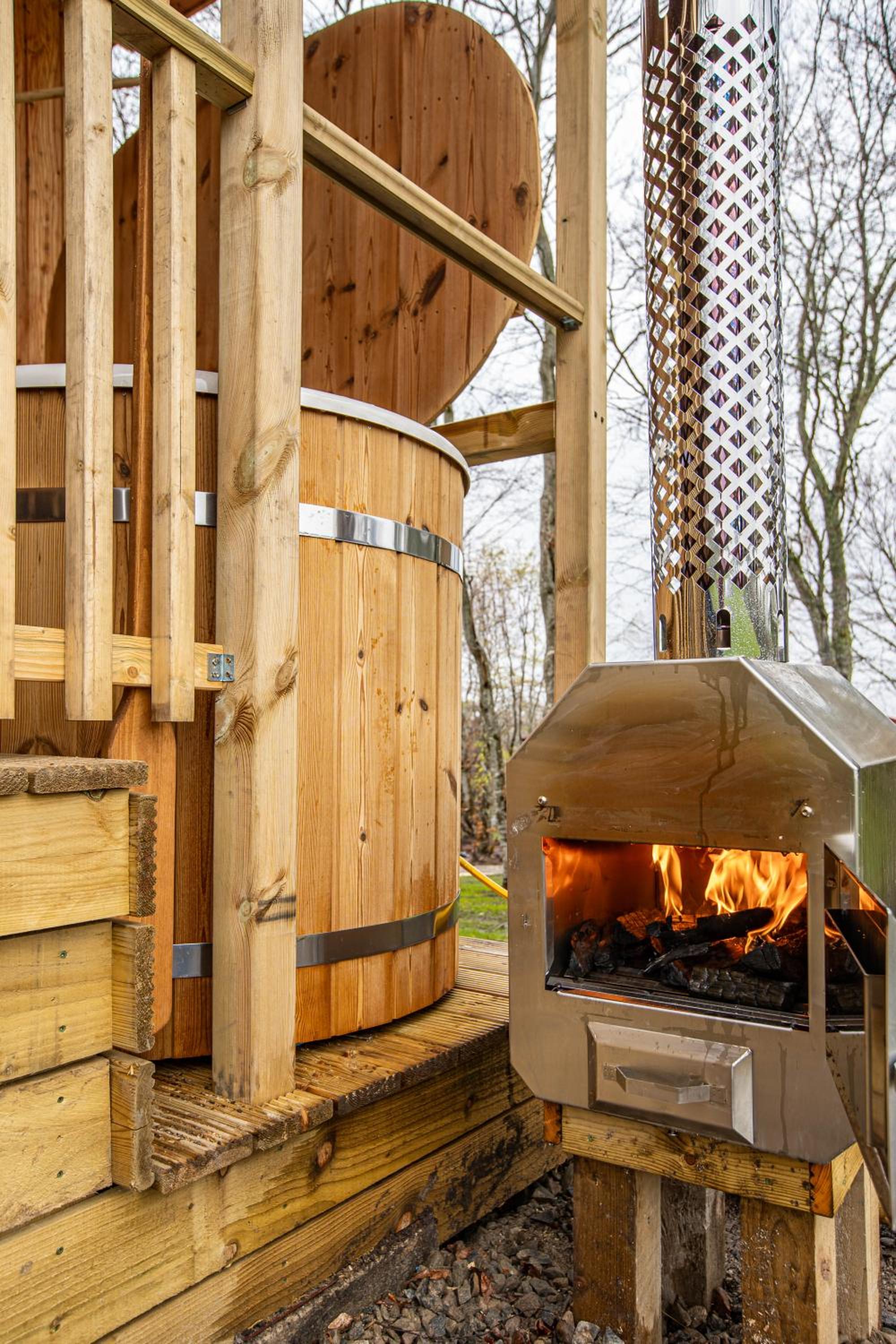 Hotel Breckland Lodge 4 with Hot Tub - Image 1