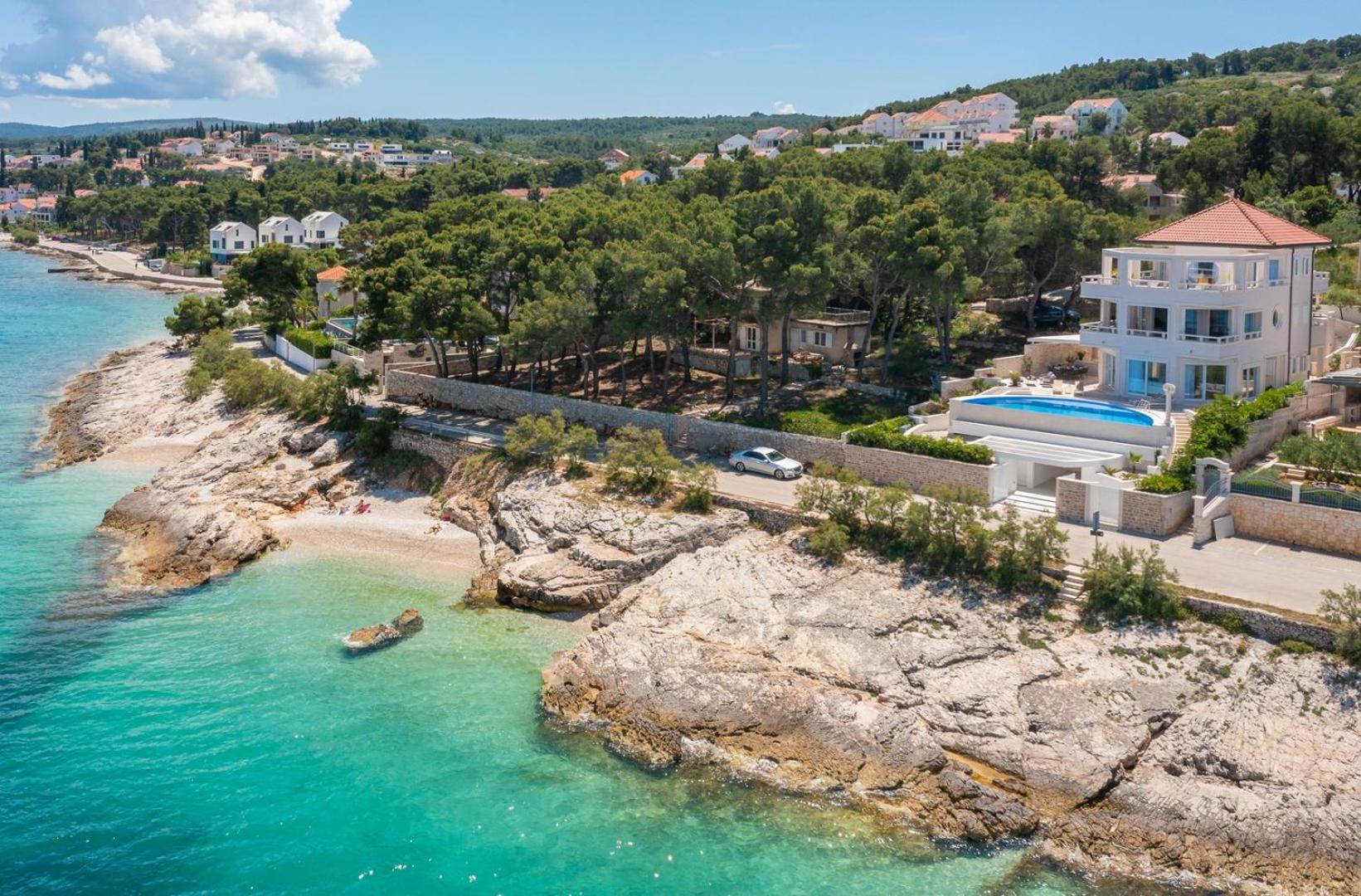 Luxury villa Sutivan Infinity with heated pool on Brac view 2