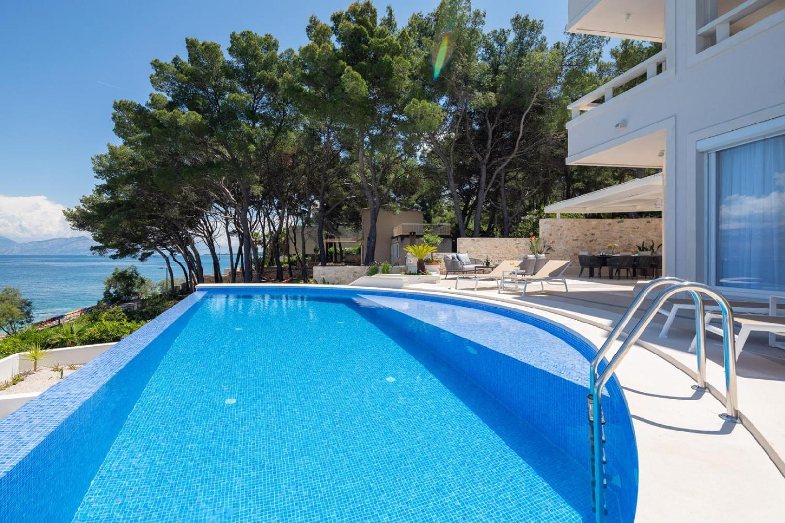 Luxury villa Sutivan Infinity with heated pool on Brac view 4