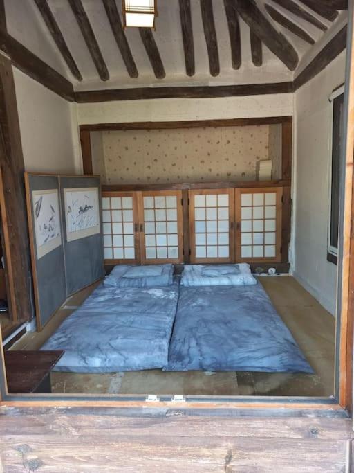 Yasun Gallery view 3
