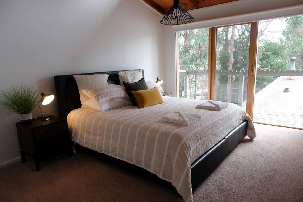 Paradise Retreat Lakehouse