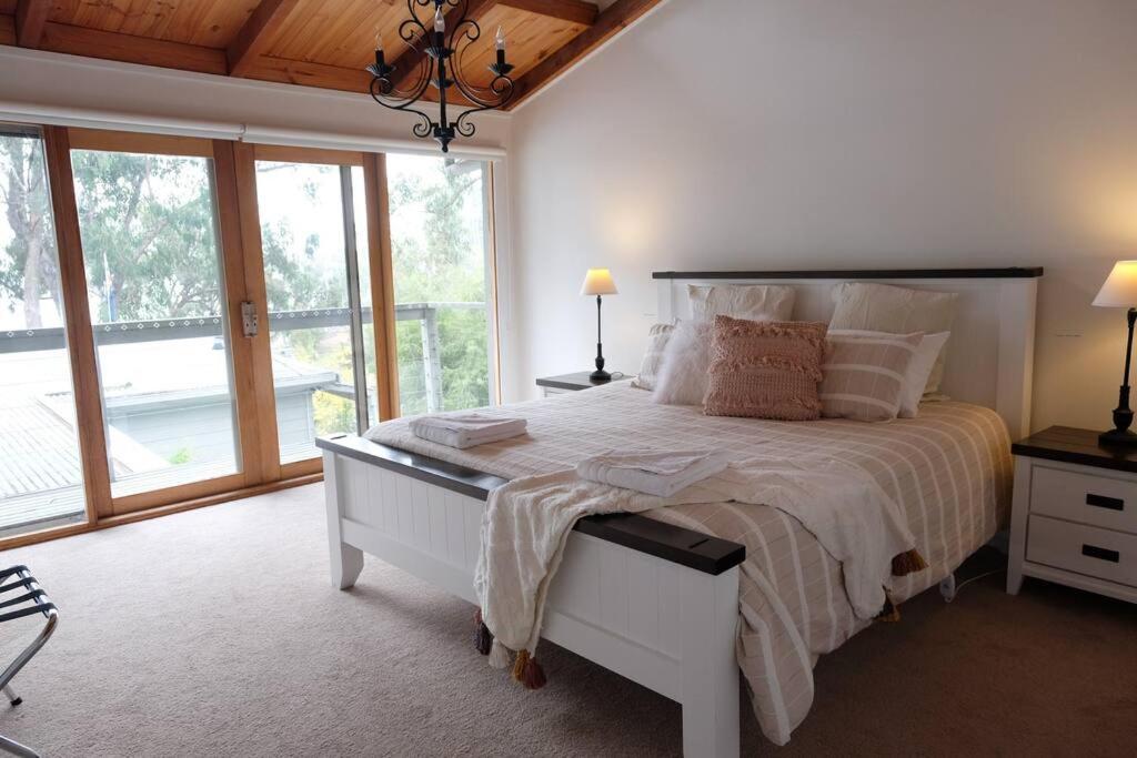 Paradise Retreat Lakehouse