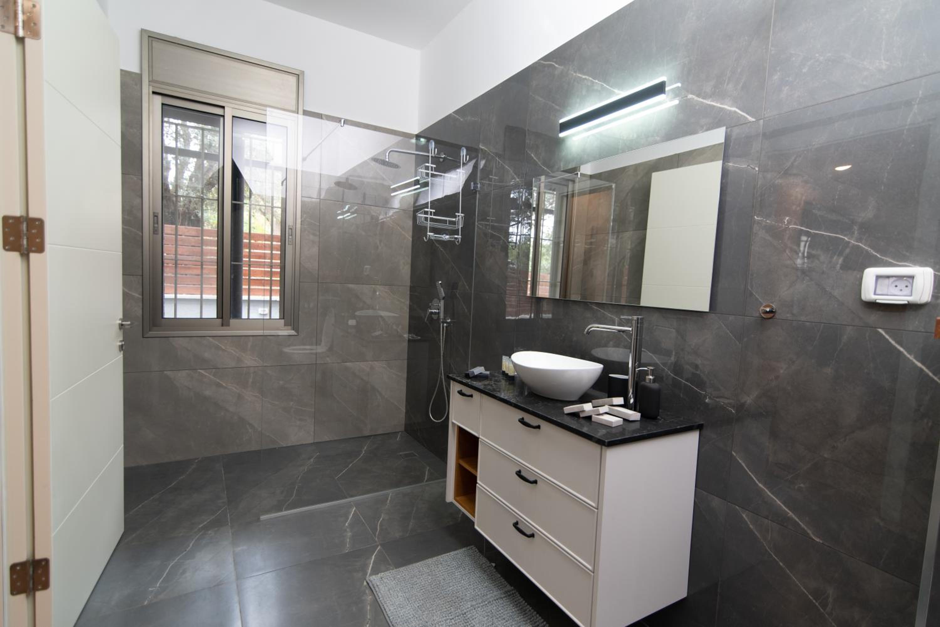 Stylish and Prestige Stay Bahai's Garden view 4