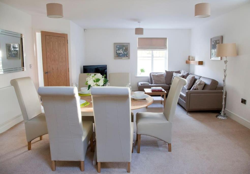 Beautiful 3 bedroom house, central Harrogate view 2