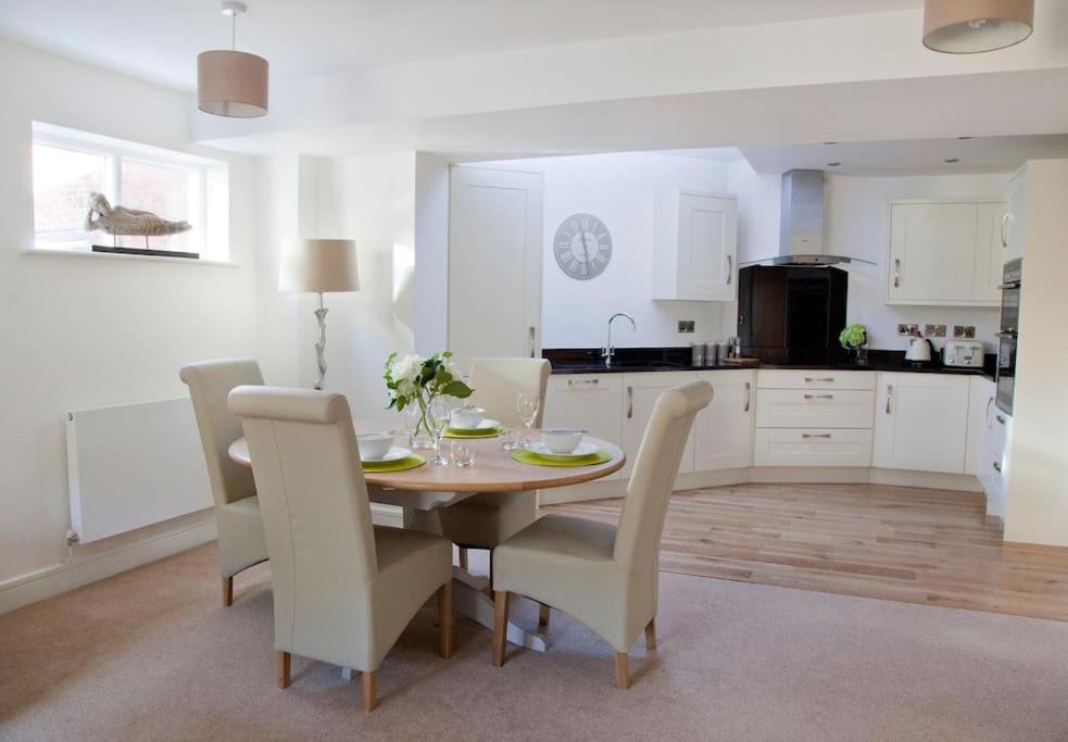 Beautiful 3 bedroom house, central Harrogate view 4
