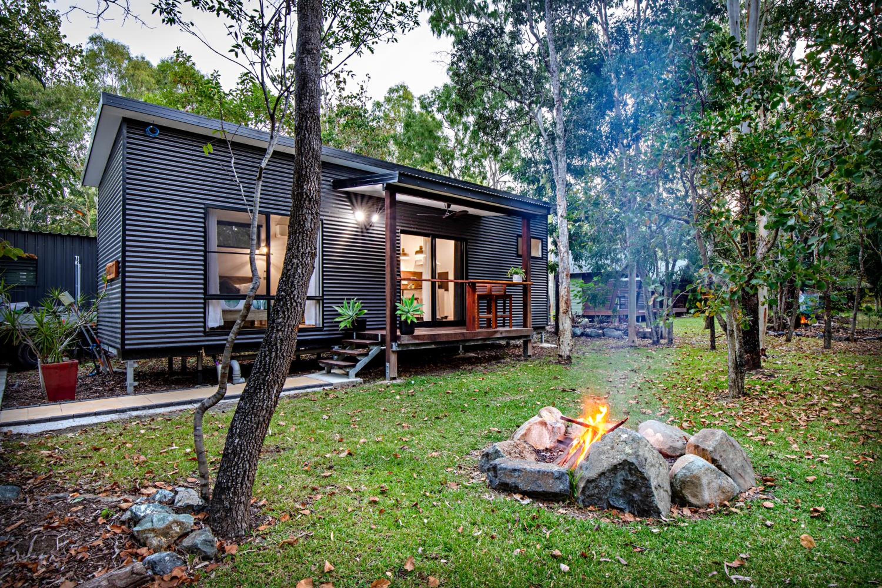 Airlie Beach Eco Cabins - Adults Only