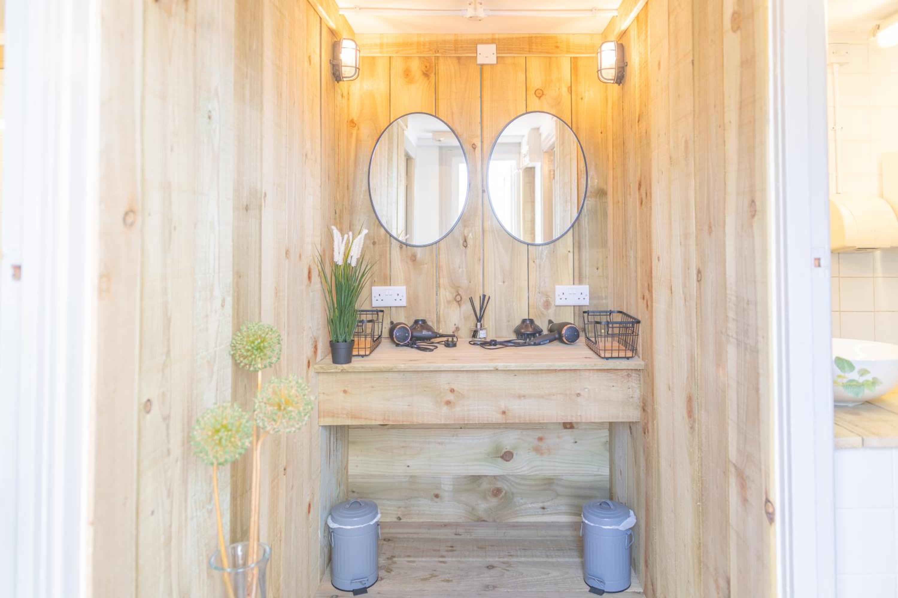 Luxury Glamping at Stags Head view 5