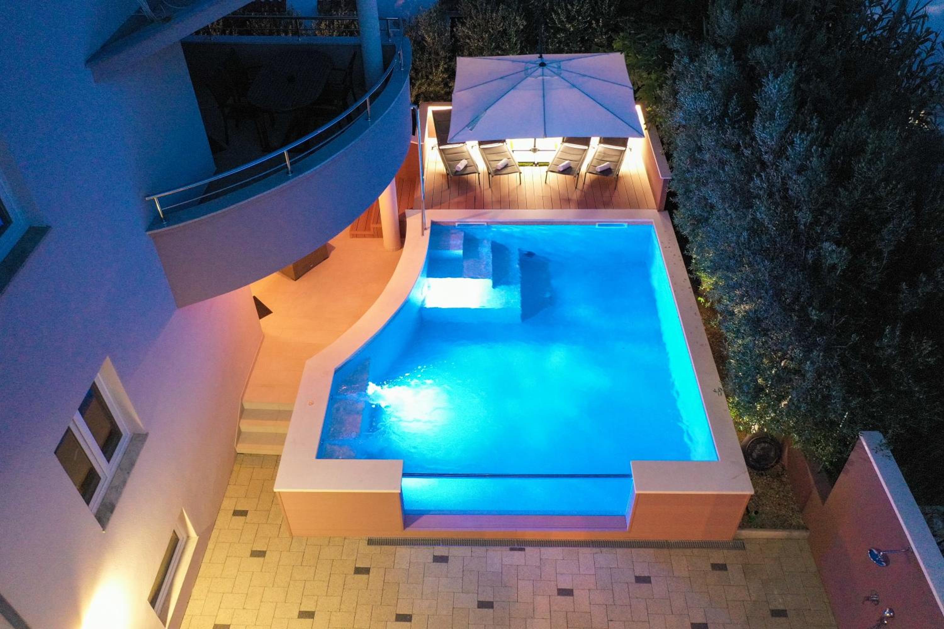 Pool apartment with traditional Dalmatian Konoba