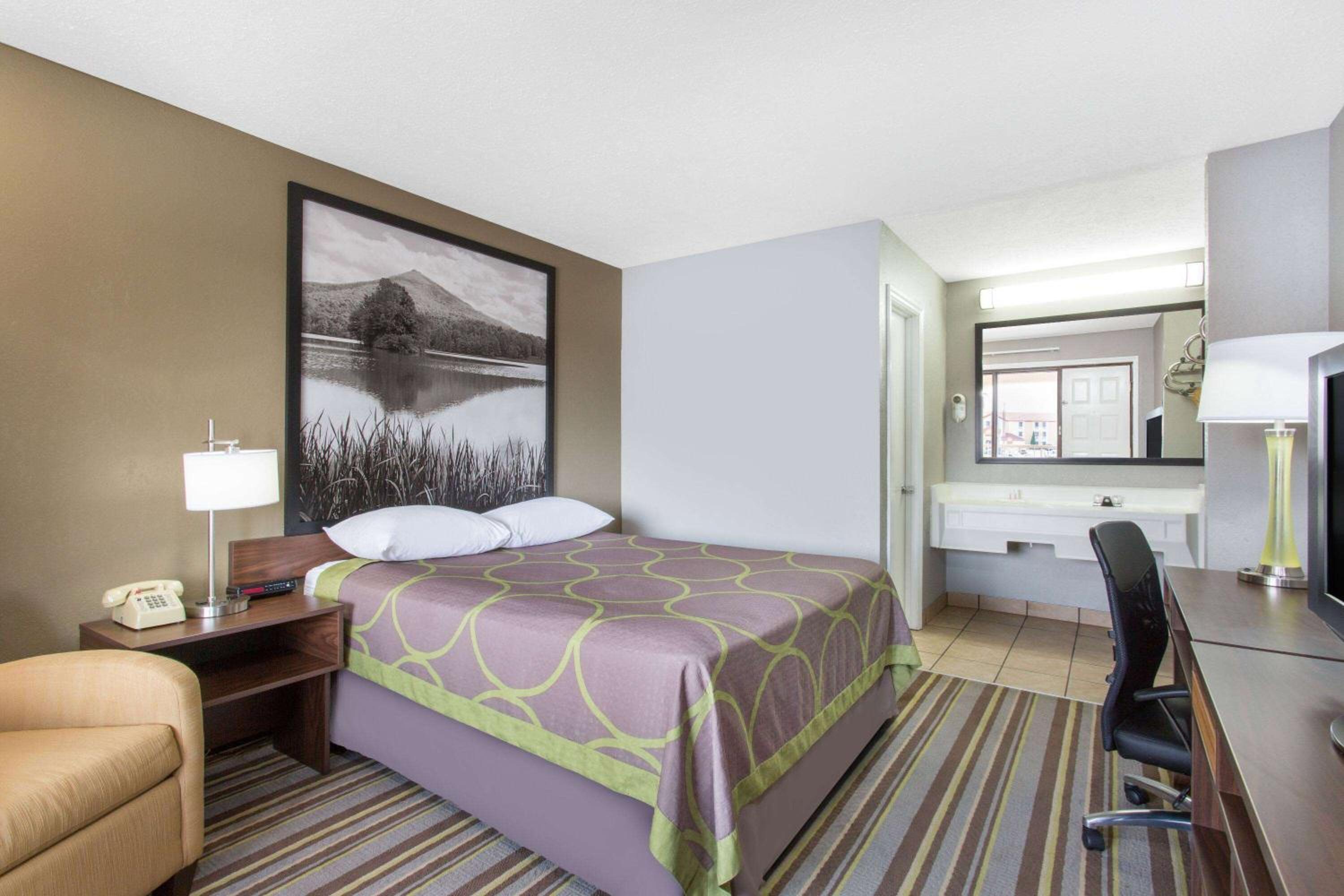 Wytheville Vacations - Super 8 by Wyndham Wytheville - Property Image 12
