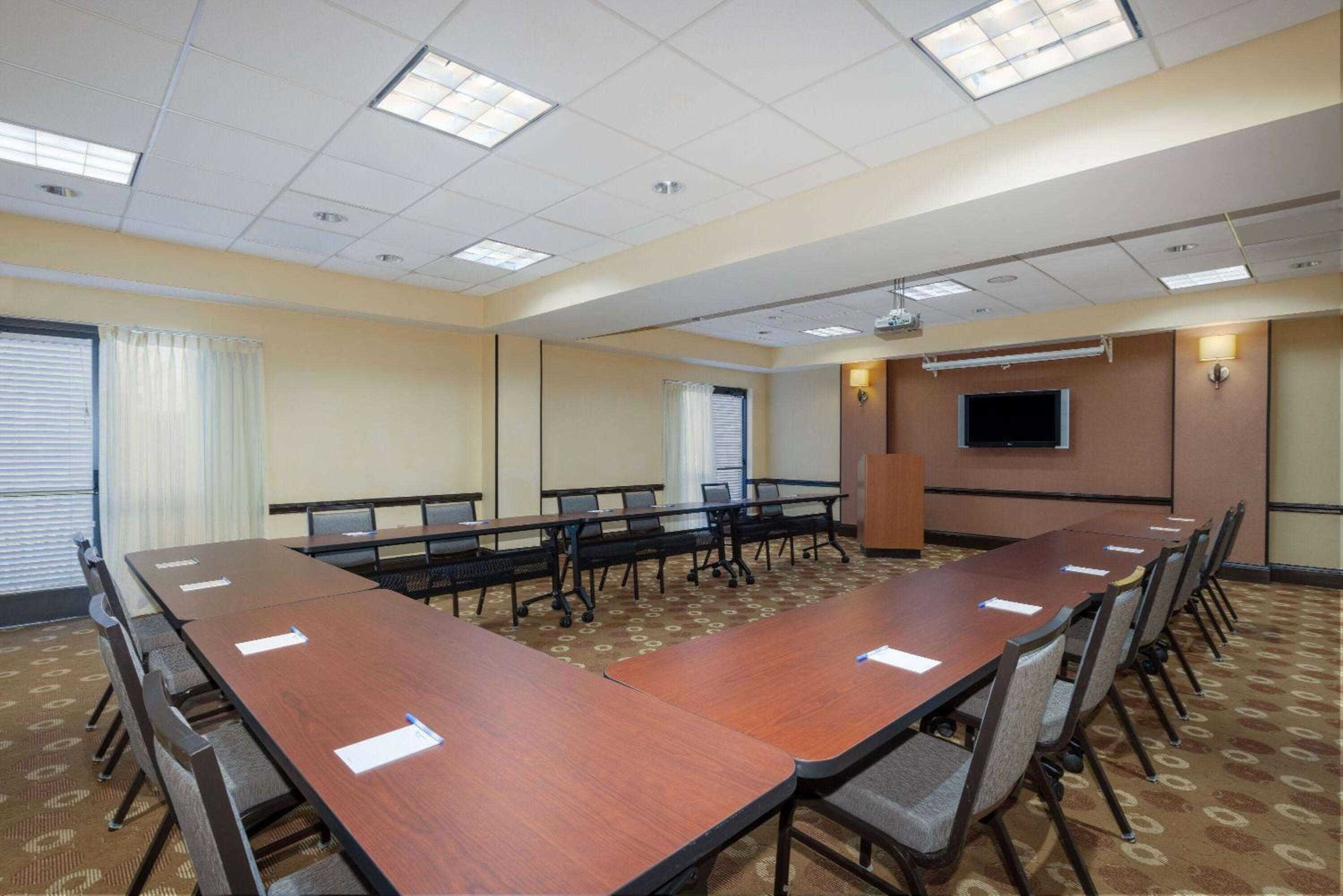 Kansas City Vacations - Wyndham Garden Kansas City Airport - Property Image 16