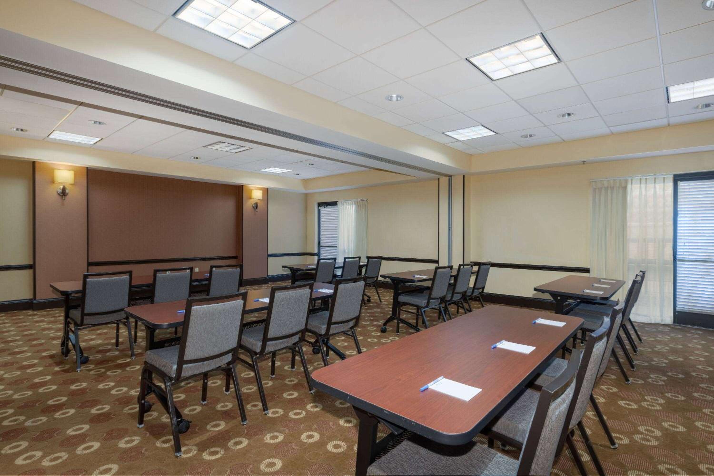 Kansas City Vacations - Wyndham Garden Kansas City Airport - Property Image 17