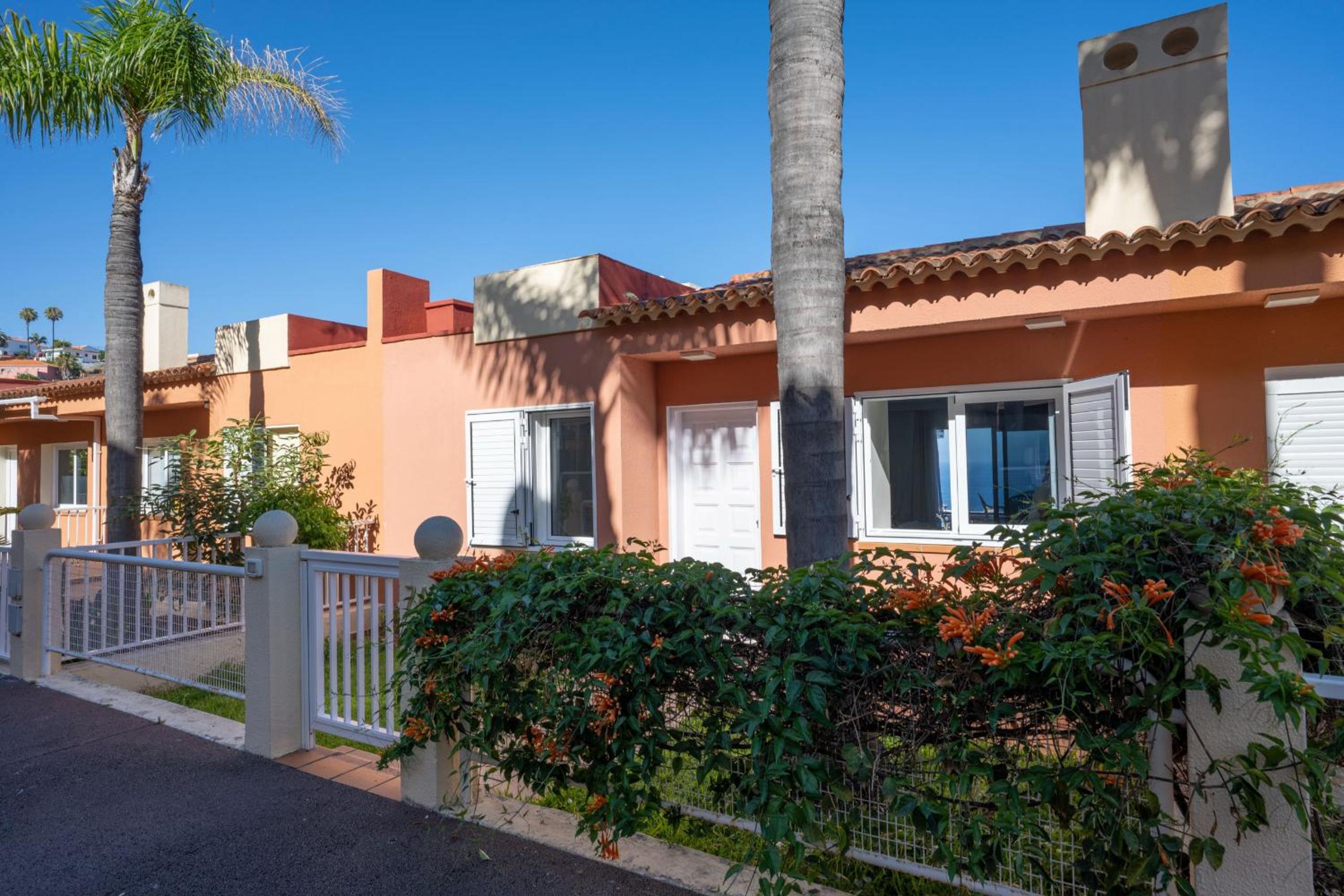 Cosy flat with sea views in Santa Ursula view 2