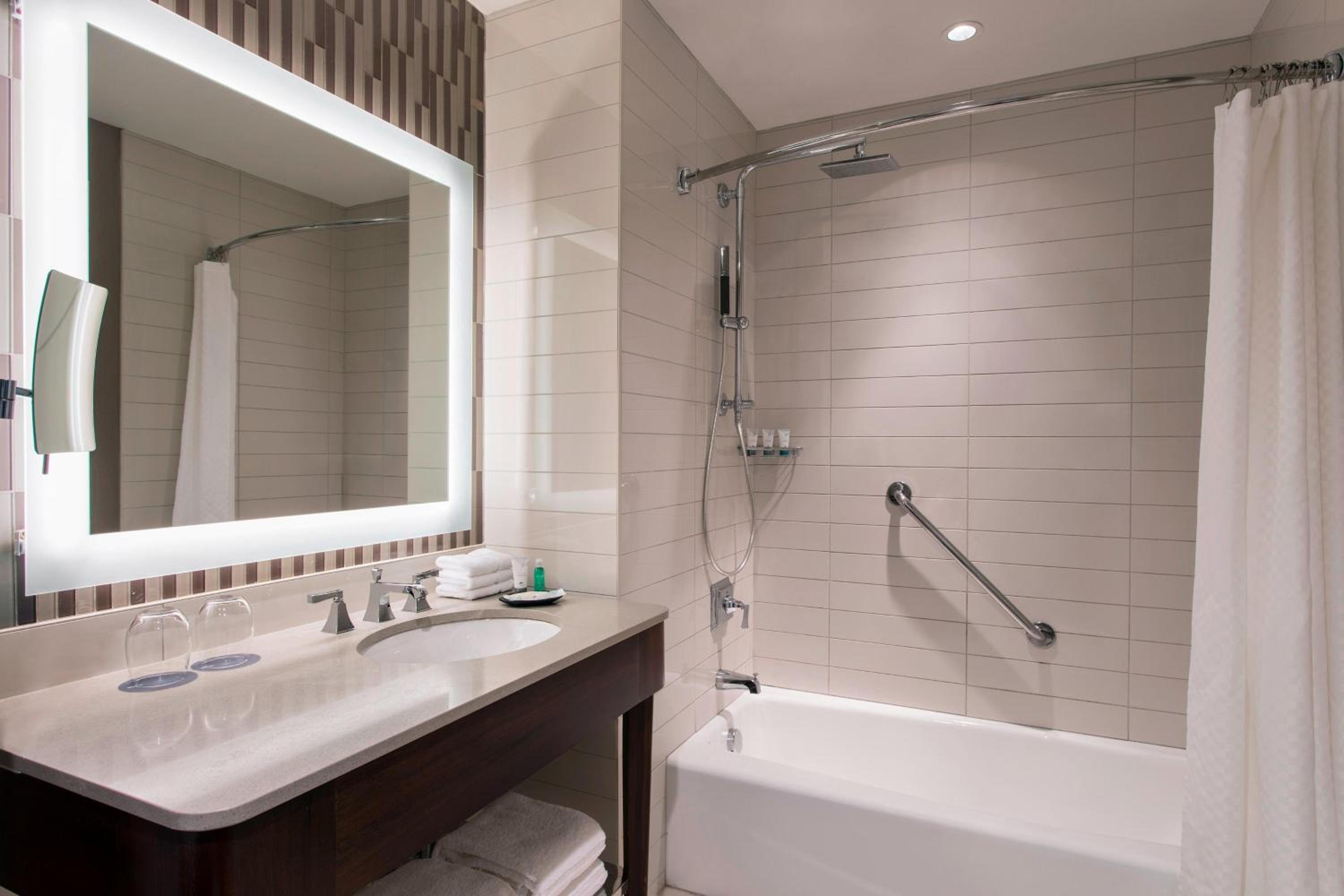 Wilmington Vacations - The Westin Wilmington - Property Image 9