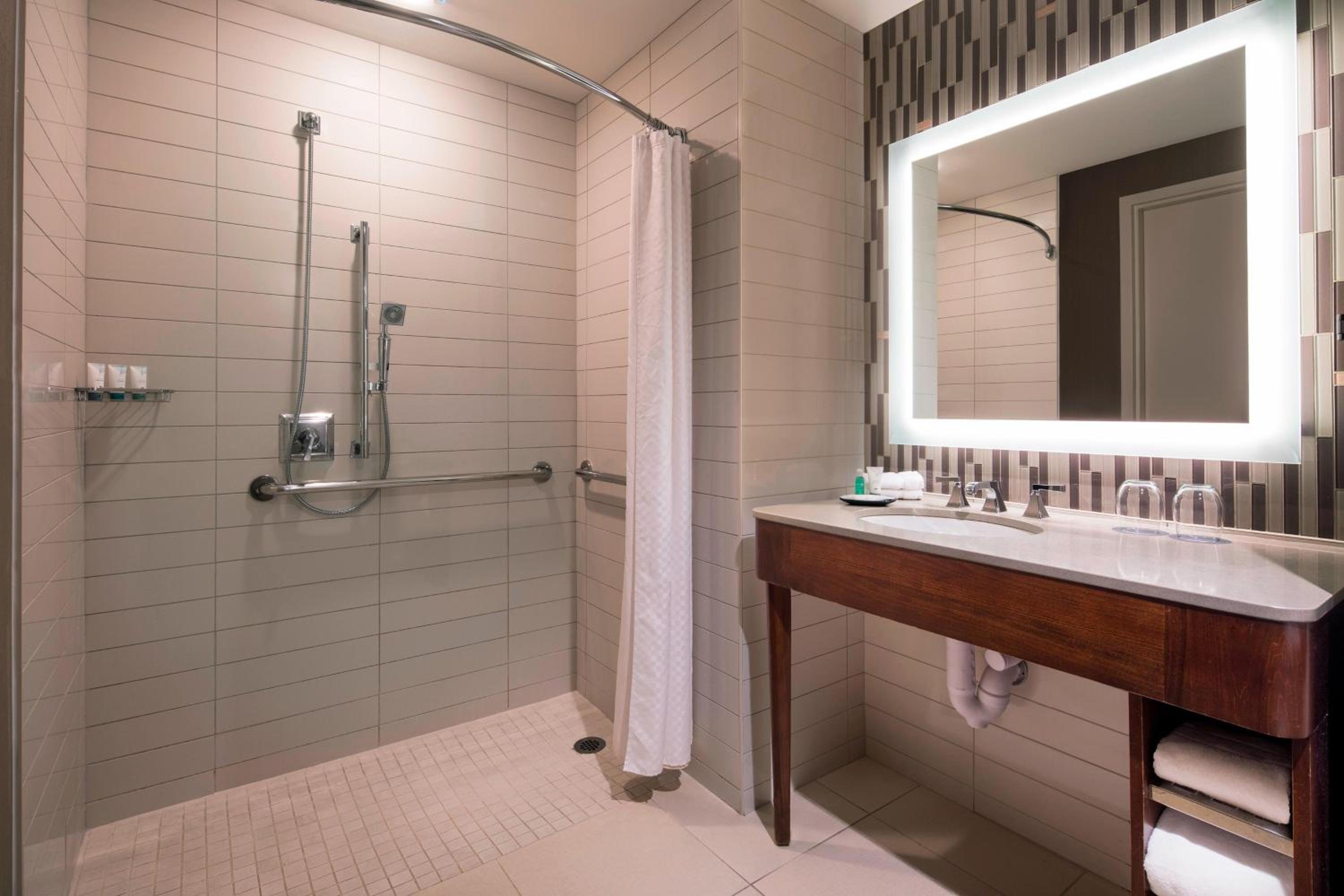 Wilmington Vacations - The Westin Wilmington - Property Image 12