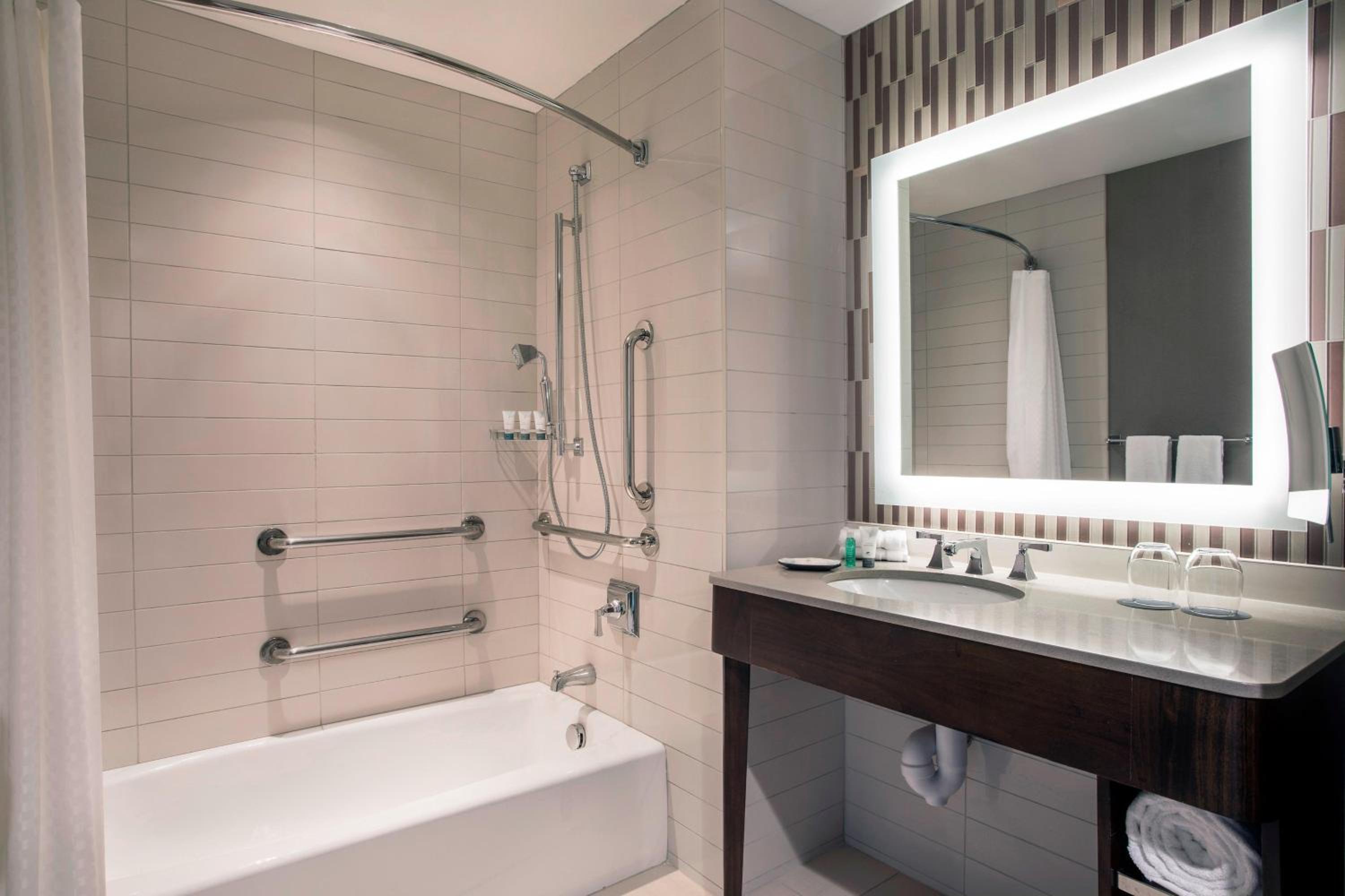 Wilmington Vacations - The Westin Wilmington - Property Image 11