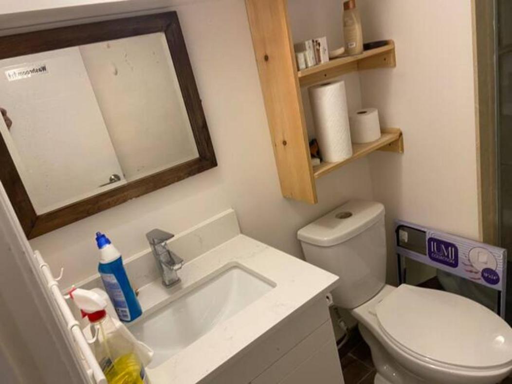 BASEMEWNT Room with private bathroom 36C
