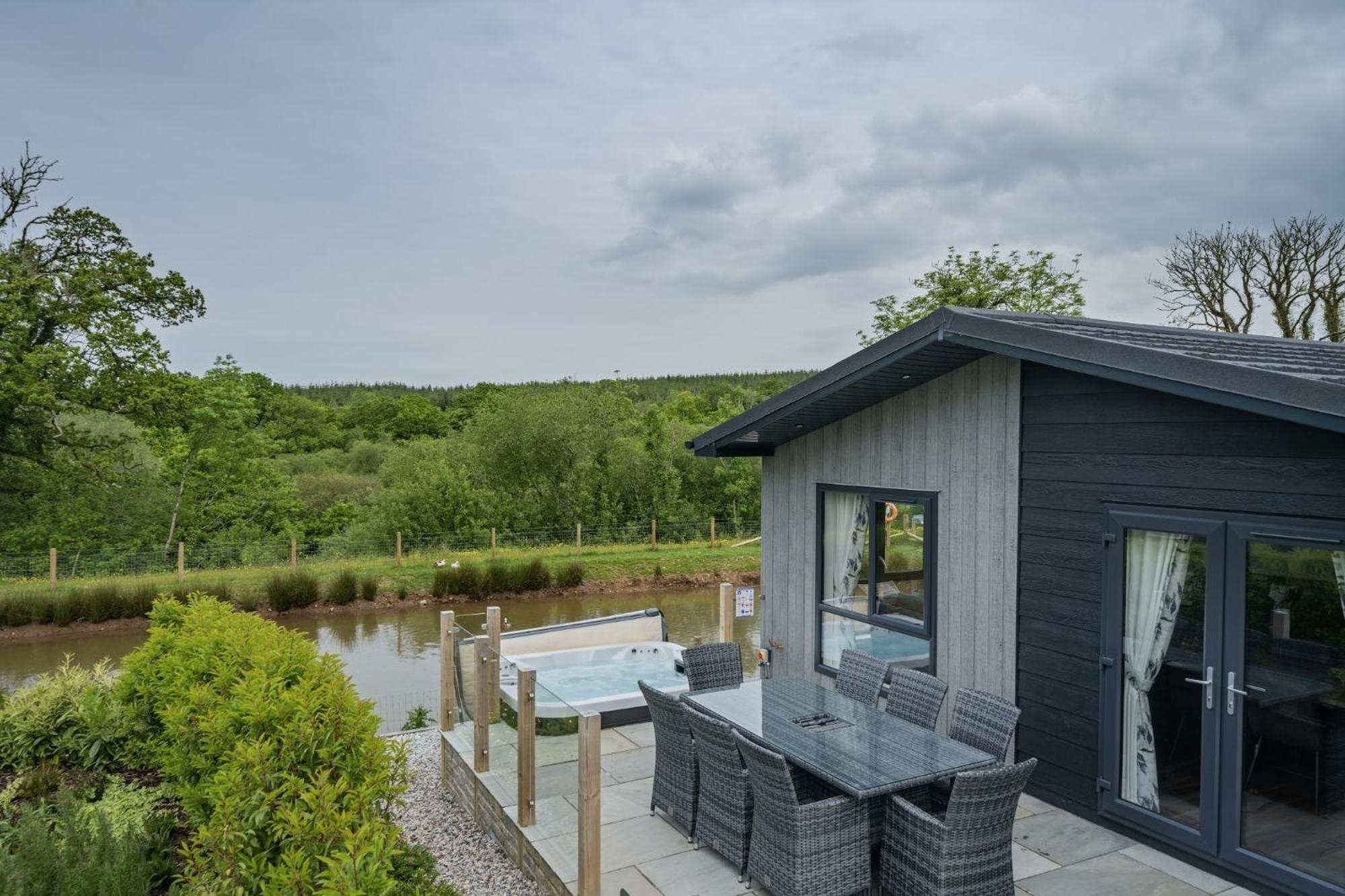 Lilac Lodge, 22 Roadford Lake Lodges view 3