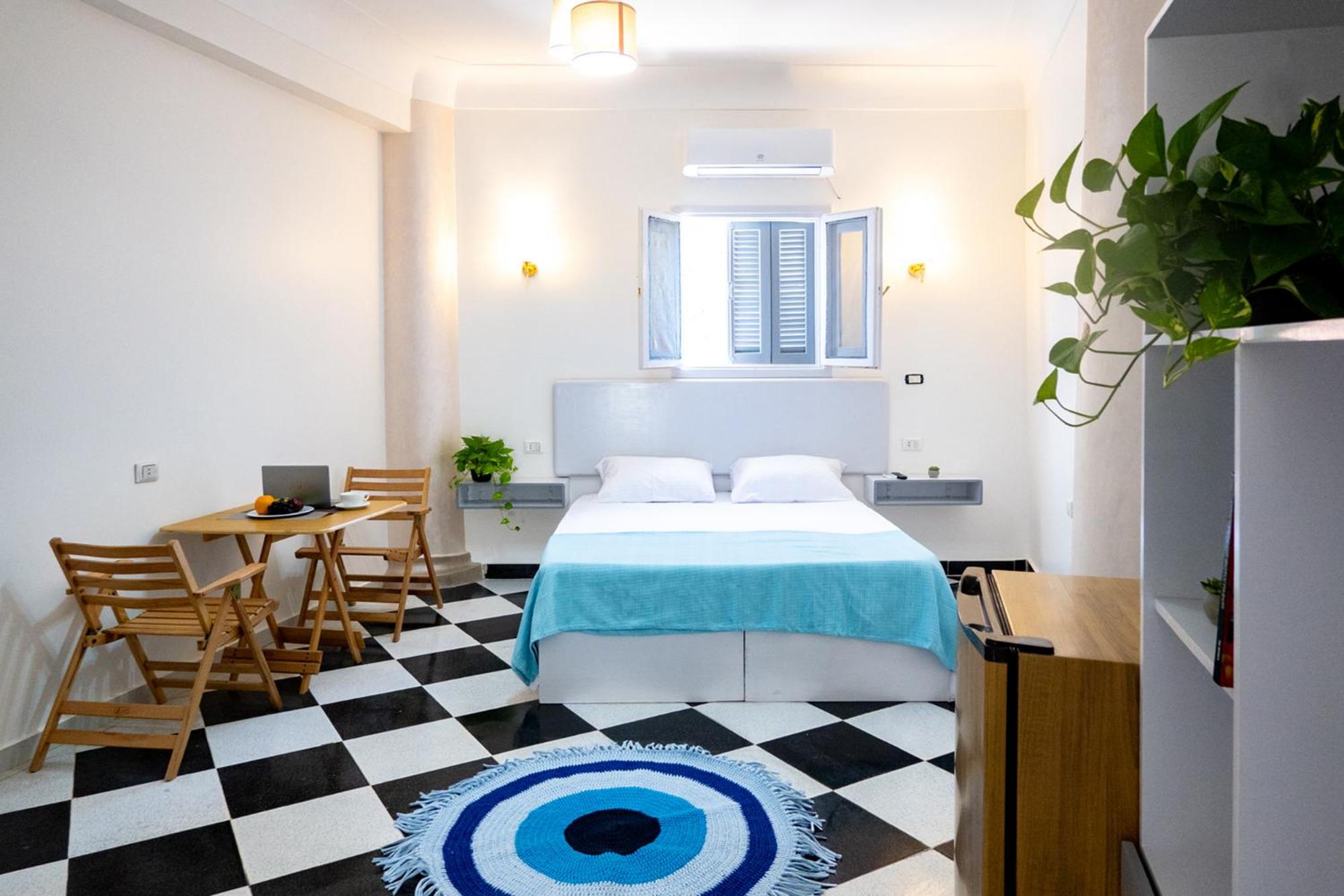 Hotel White Flat Studios - Image 1