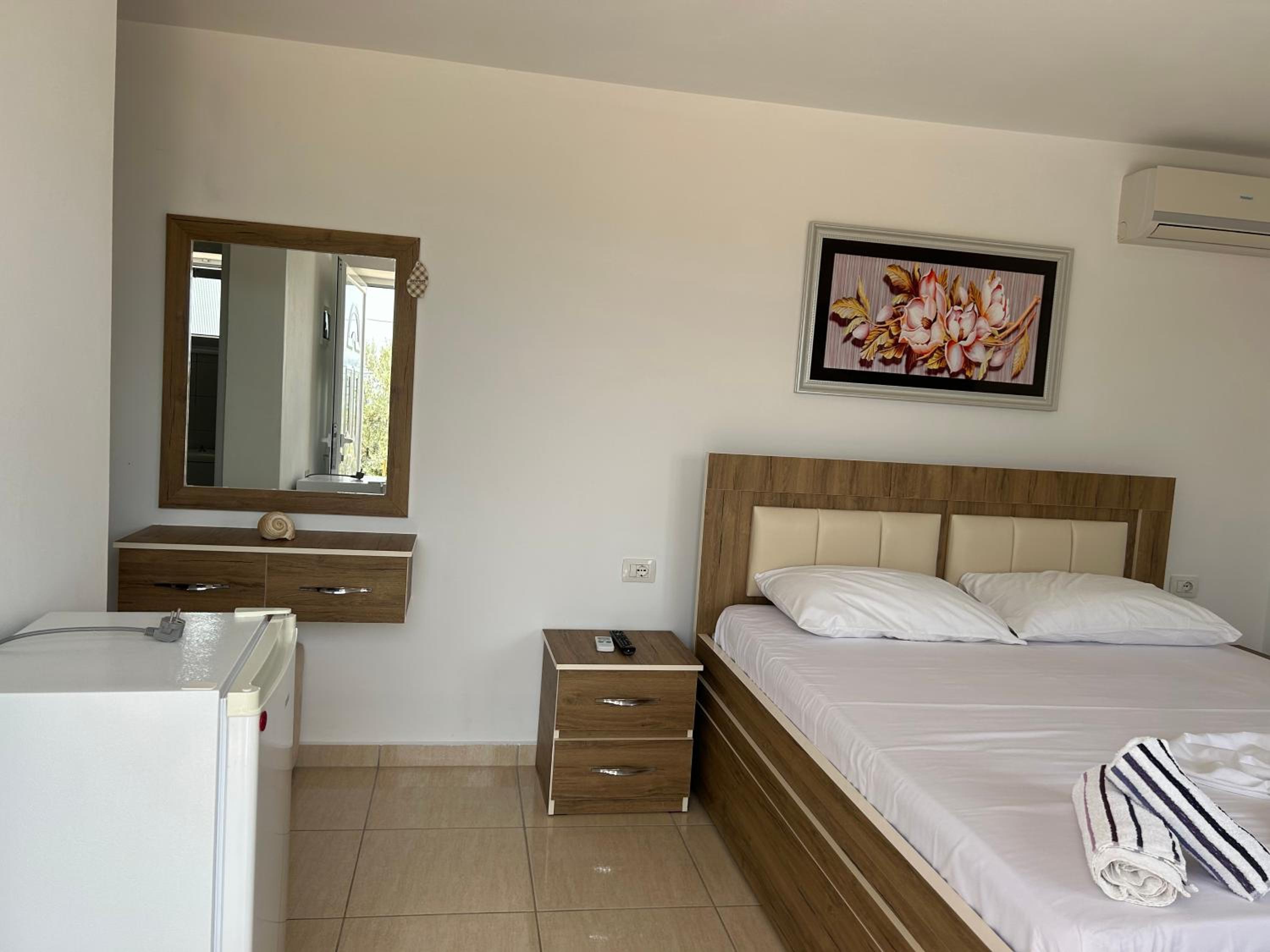 Eri Rooms