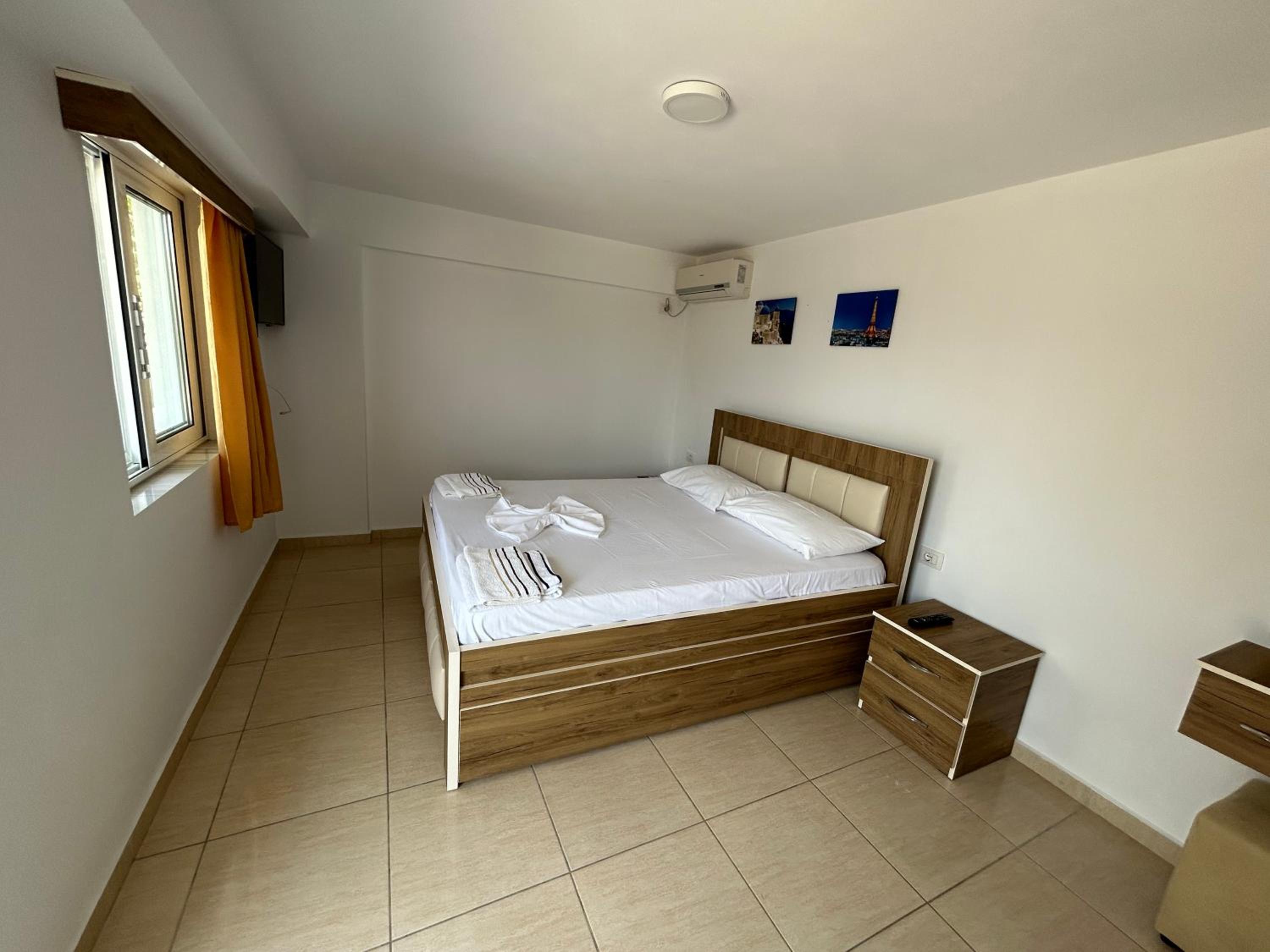 Eri Rooms