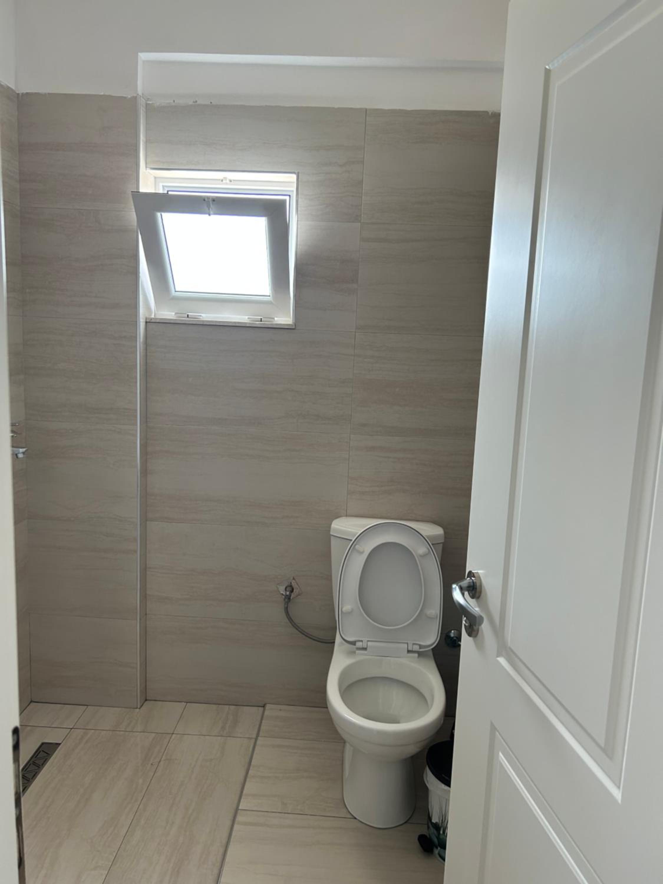 Eri Rooms