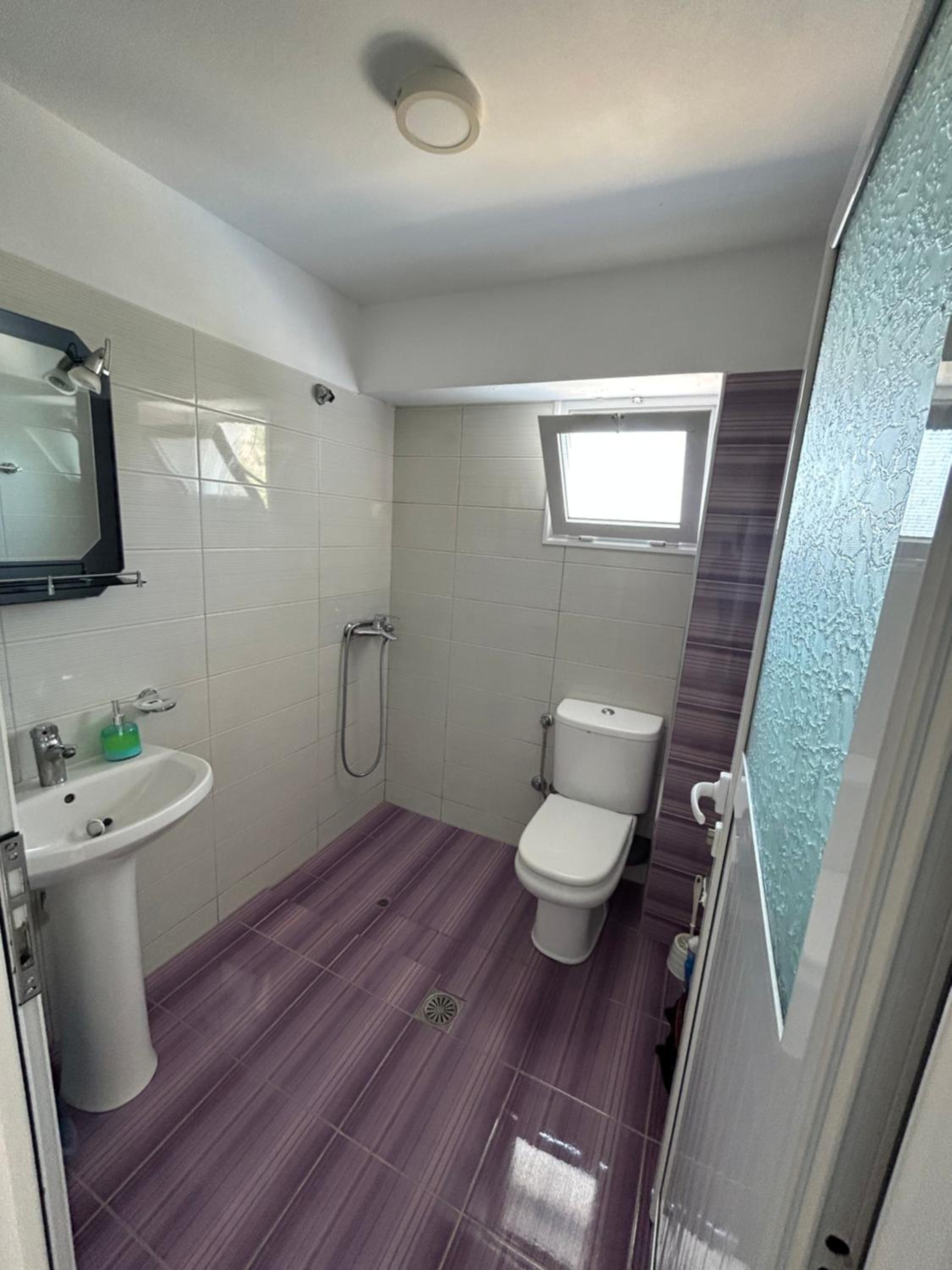 Eri Rooms
