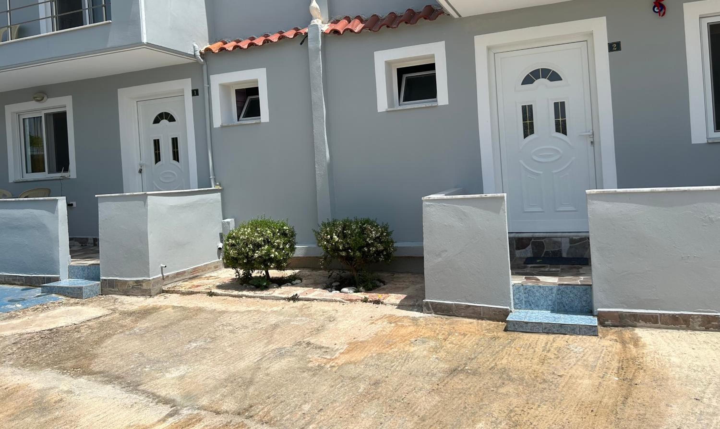 Eri Rooms