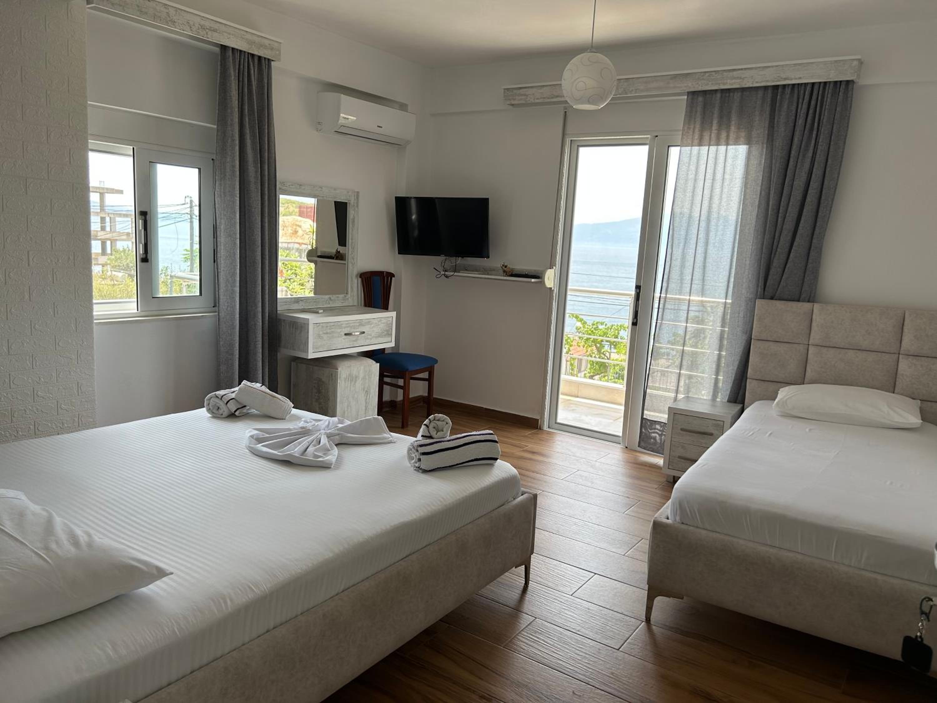Eri Rooms