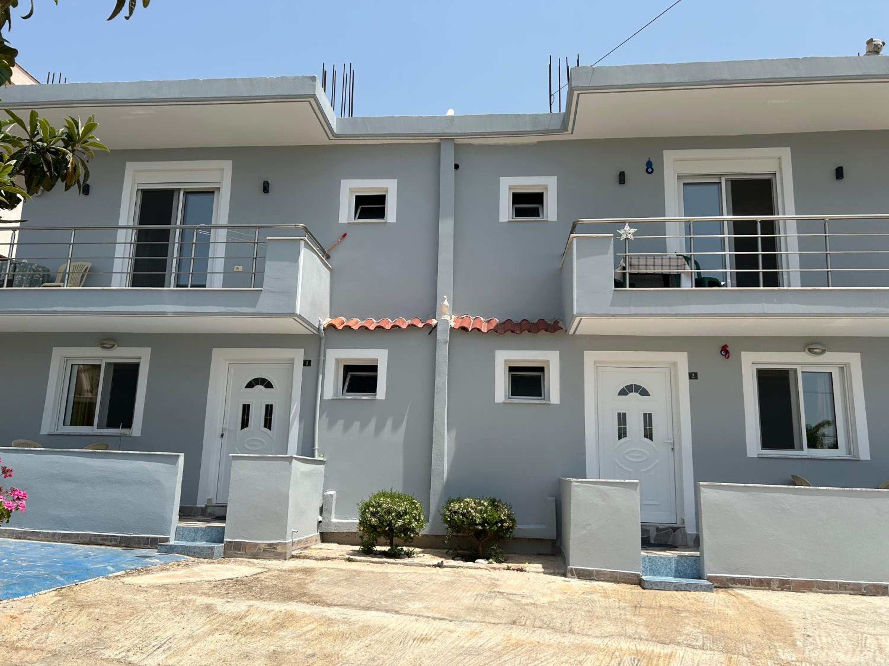 Eri Rooms